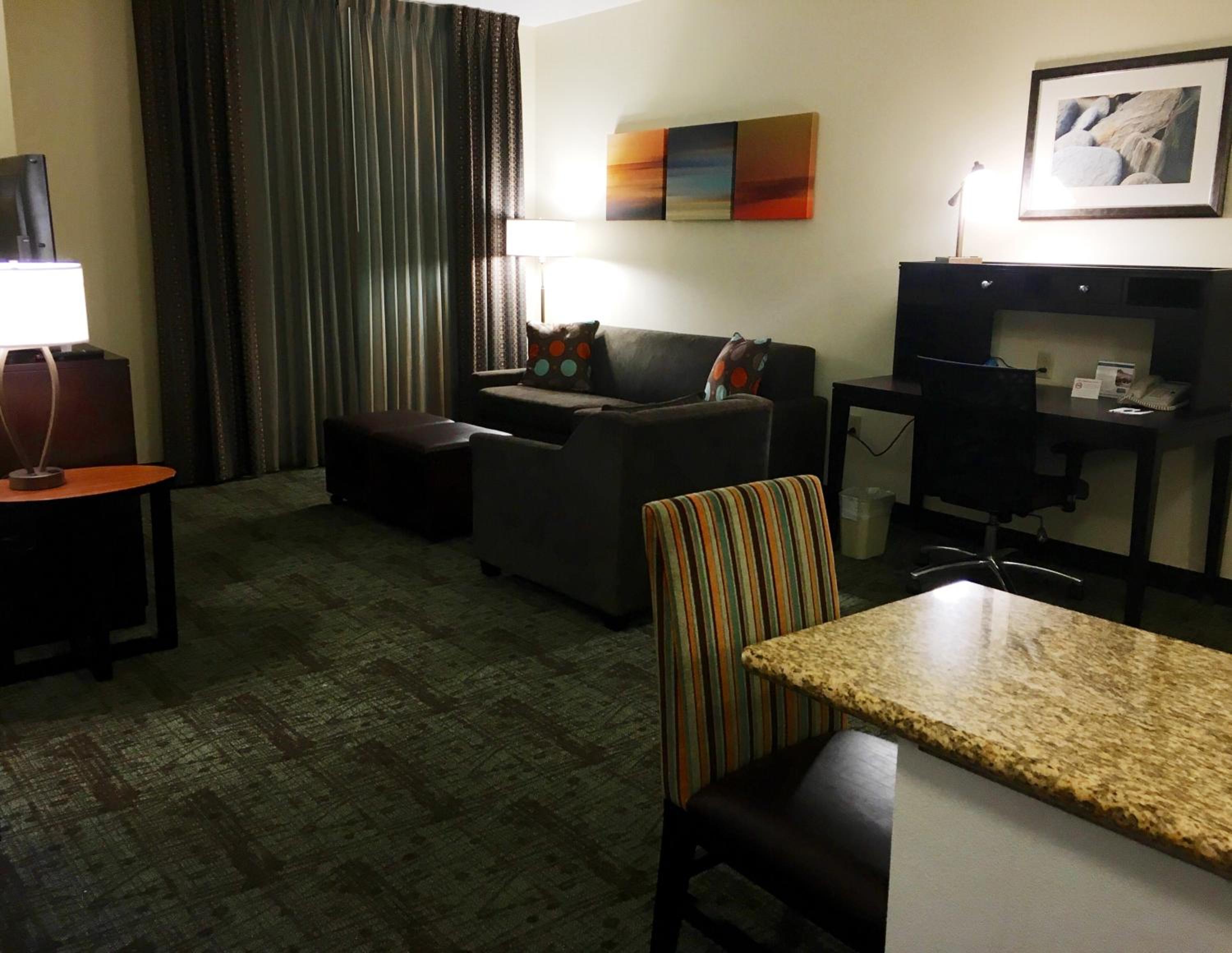 One-Bedroom Queen Suite