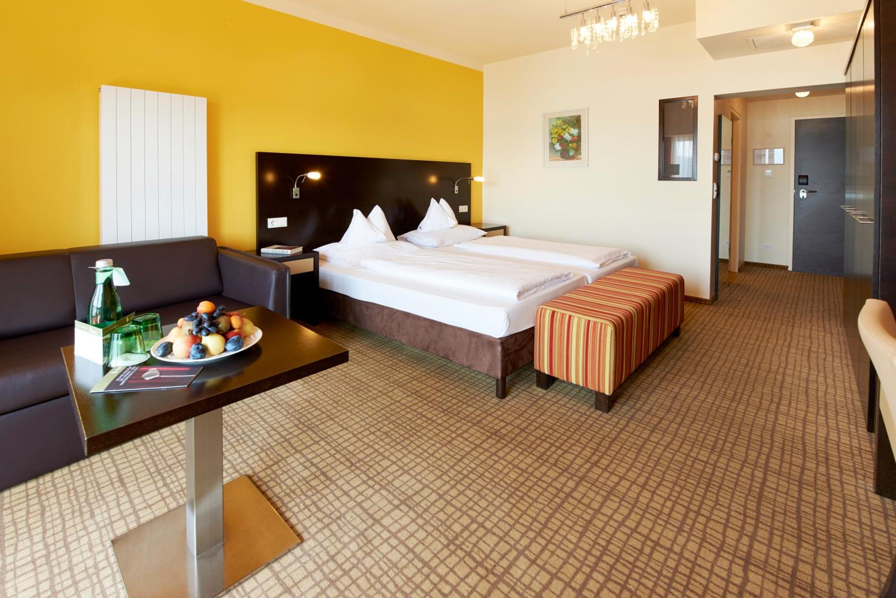 Comfort Double Room thumbnail 5