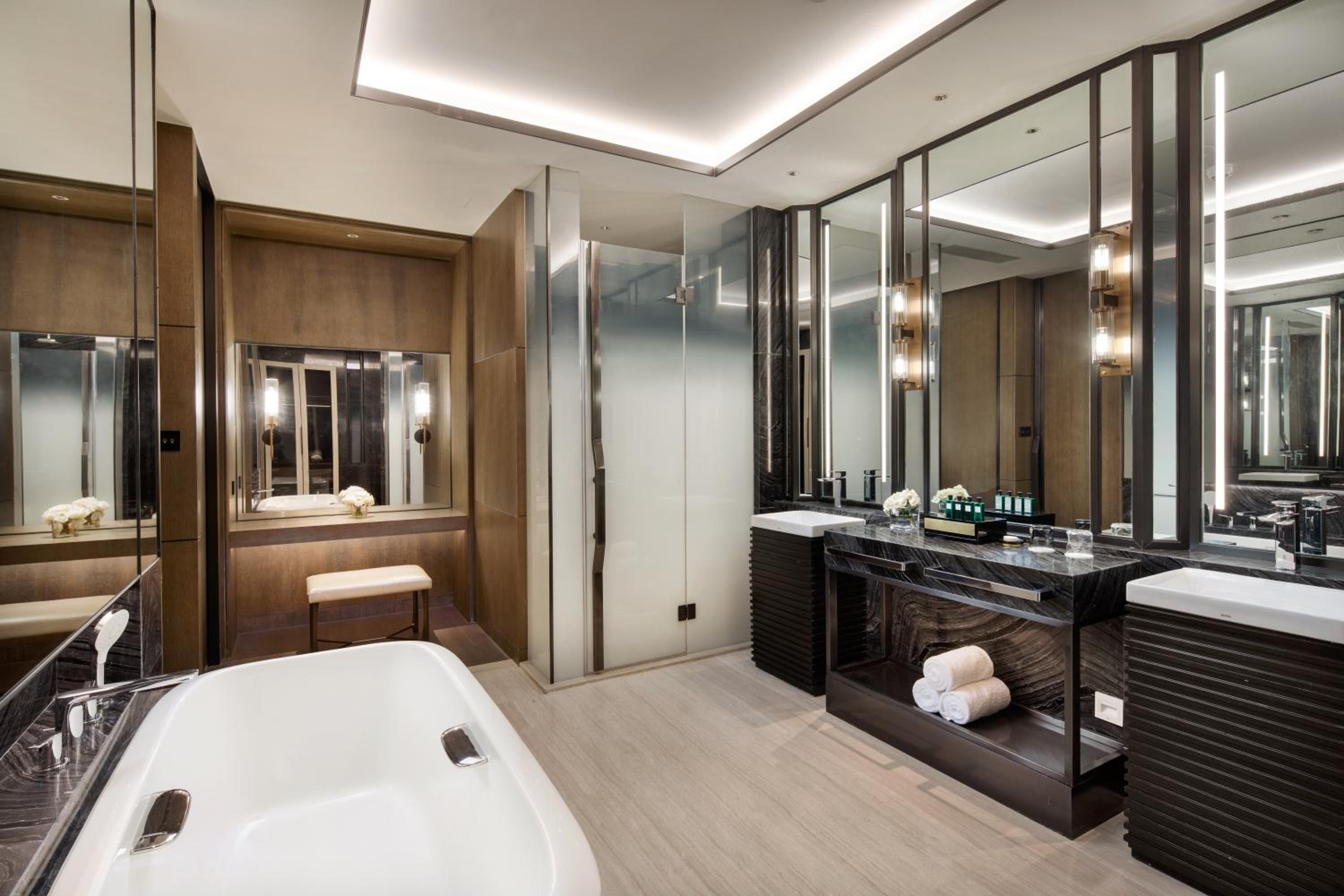 One-Bedroom Suite - Photo 5