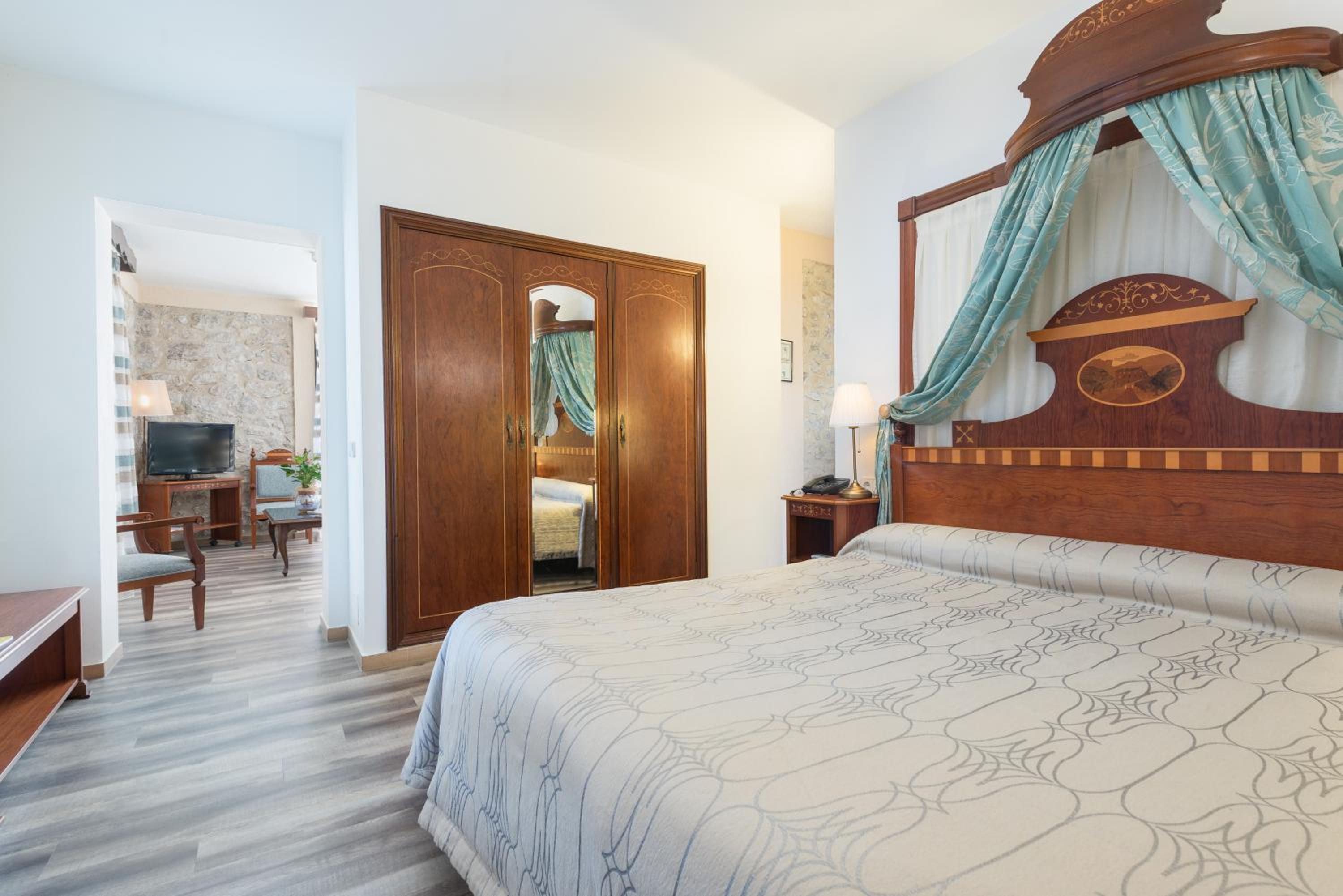 Suite with Free Spa Access