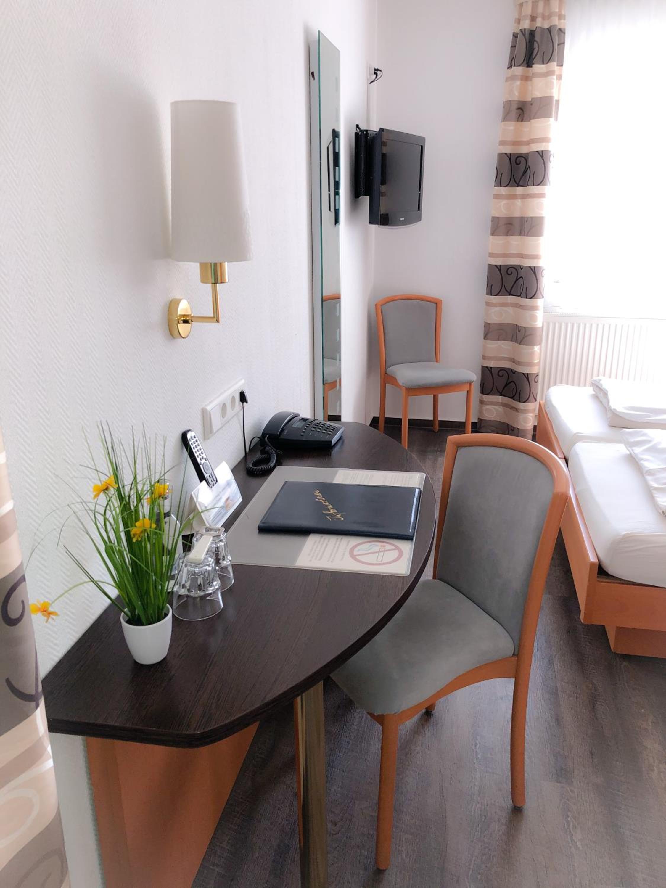 Double Room with Private Bathroom - Photo 1