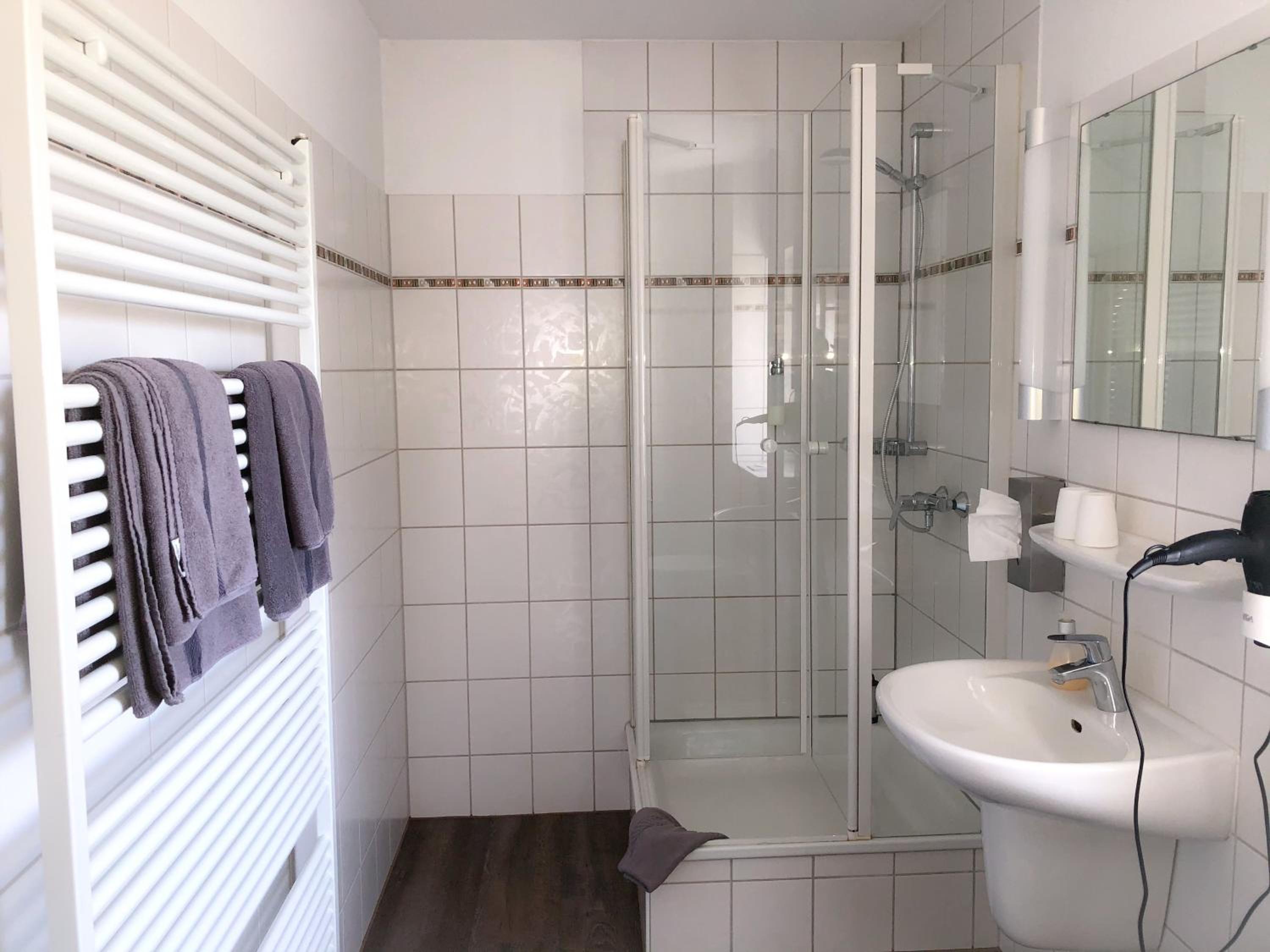 Double Room with Private Bathroom - Photo 3