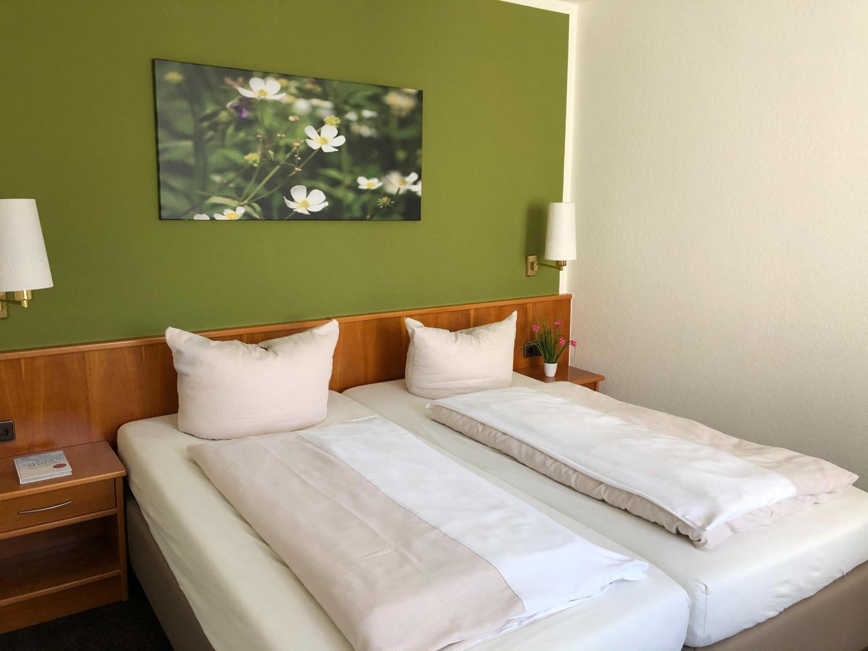 Double Room with Private Bathroom - Photo 2