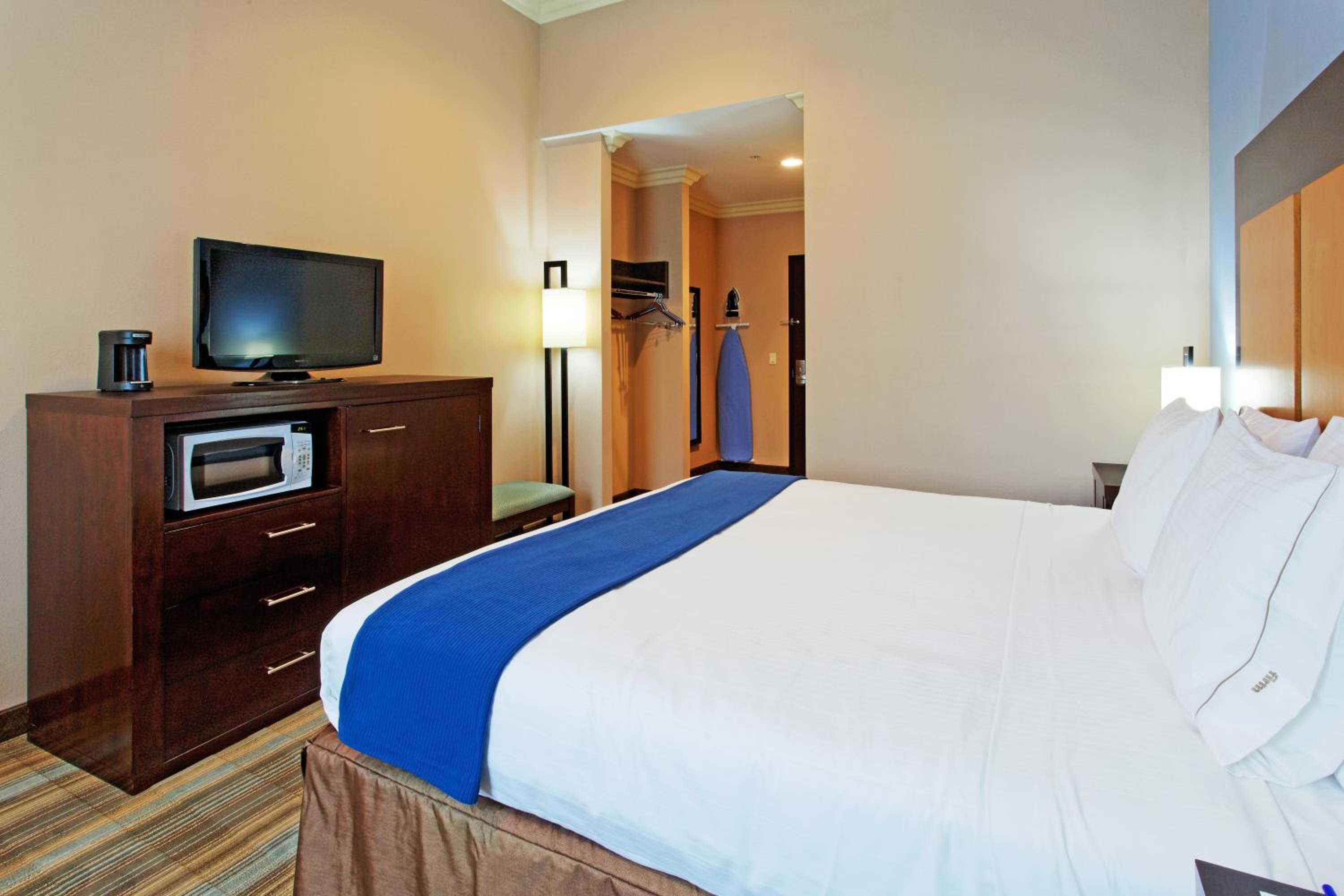 Standard King Room - Photo 3
