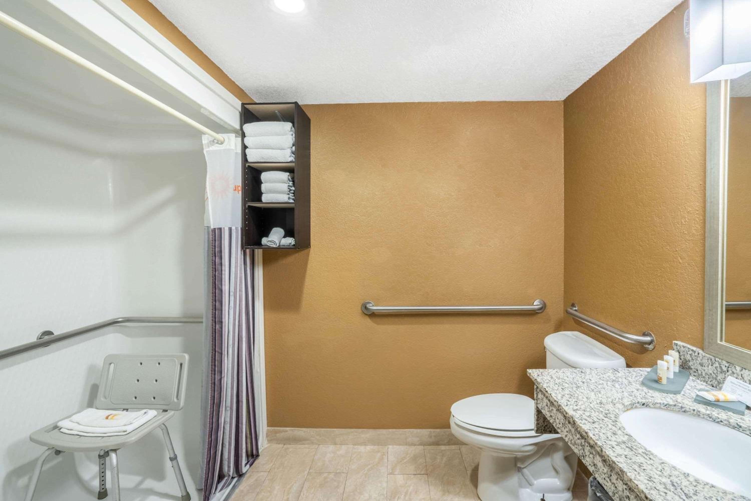 King Room with Roll-In Shower - Mobility/Hearing Accessible - Non-Smoking - Photo 2