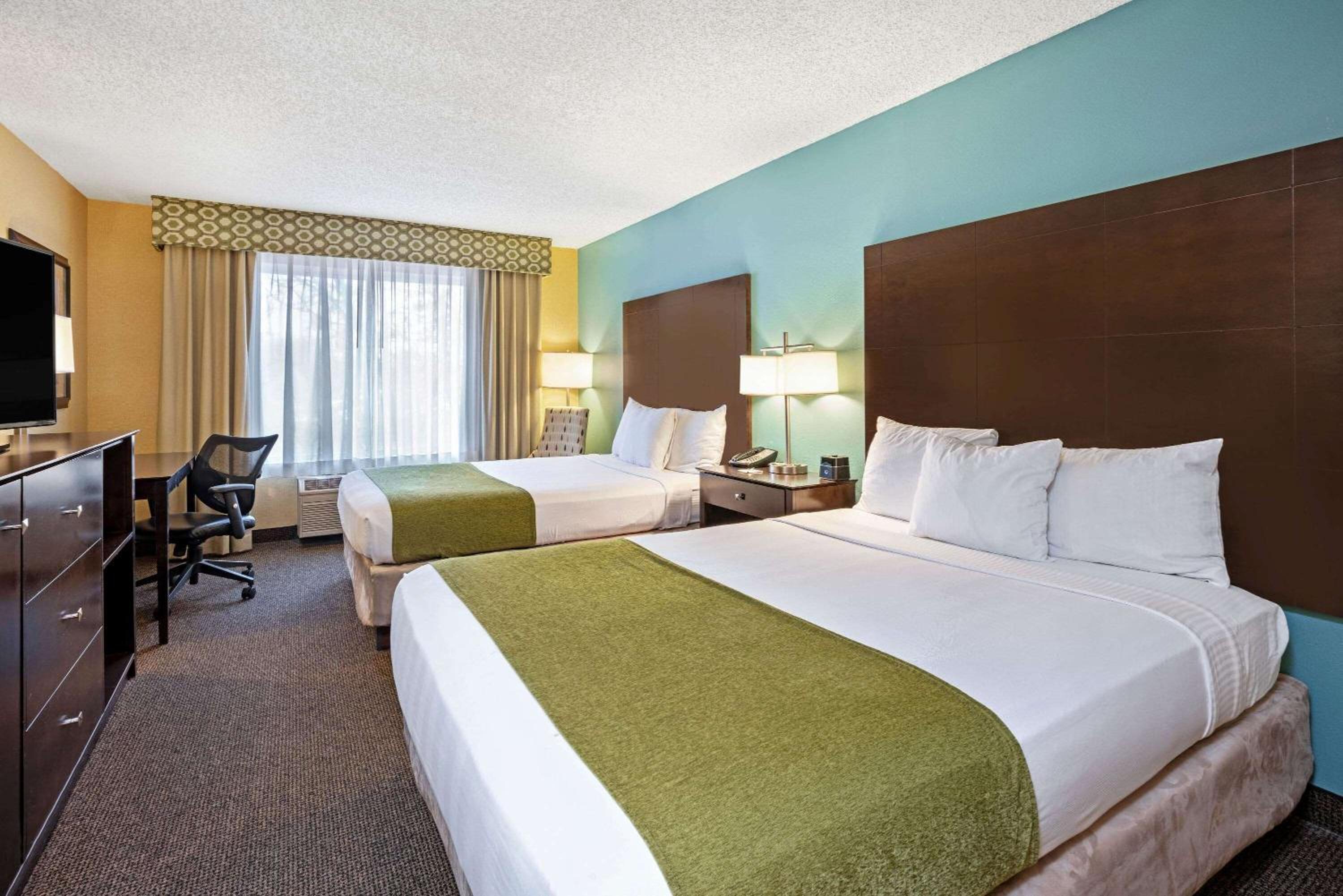 Queen Room with Two Queen Beds - Hearing Impaired Access/Non-Smoking - Photo 1