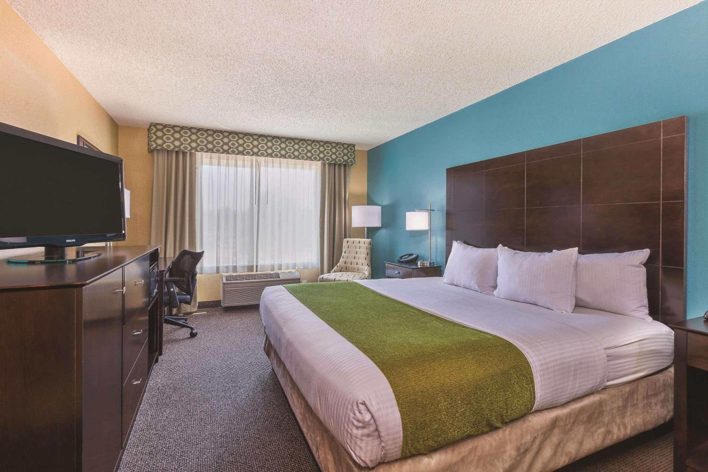 King Room - Hearing Accessible/Non-Smoking - Photo 1