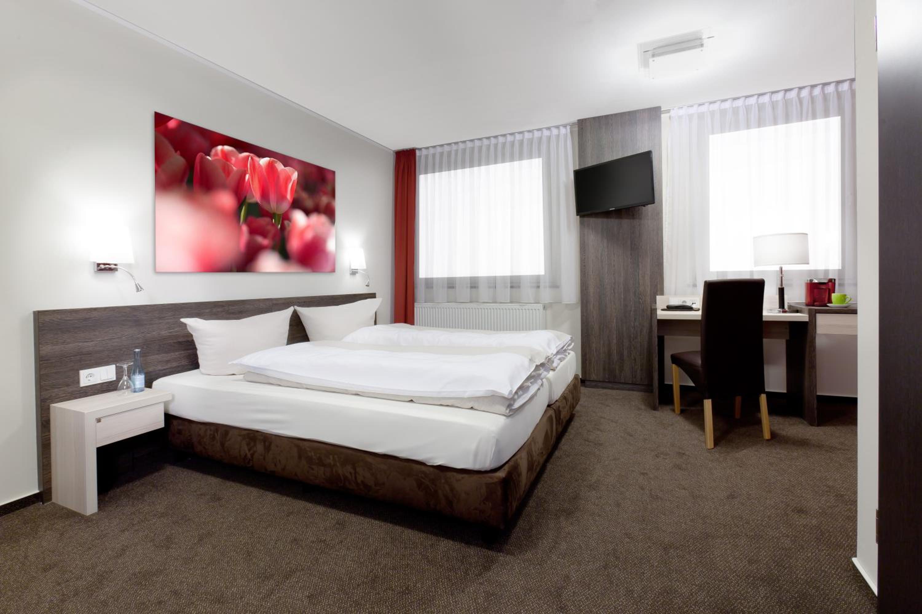 Standard Queen Room - Photo 2