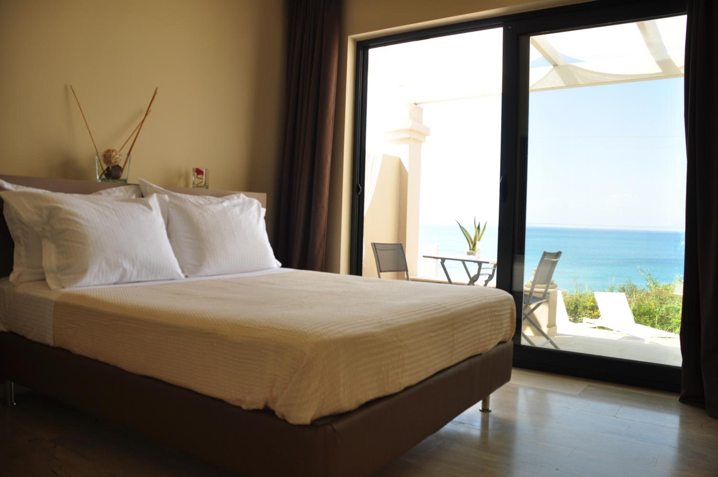 Premium Studio Sea View with Private Hot Tub photo 3