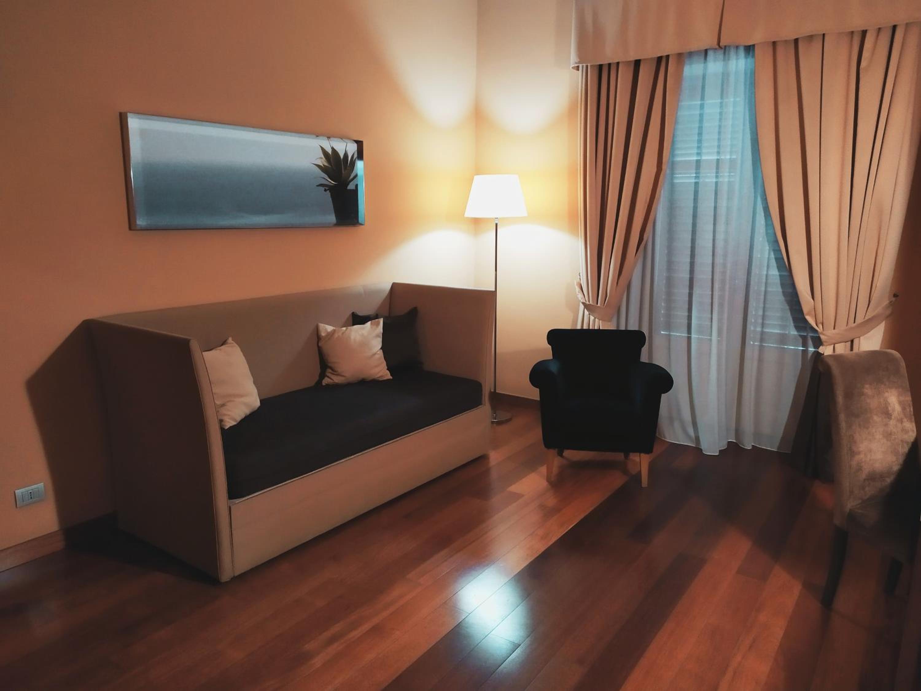 Suite - Photo 7