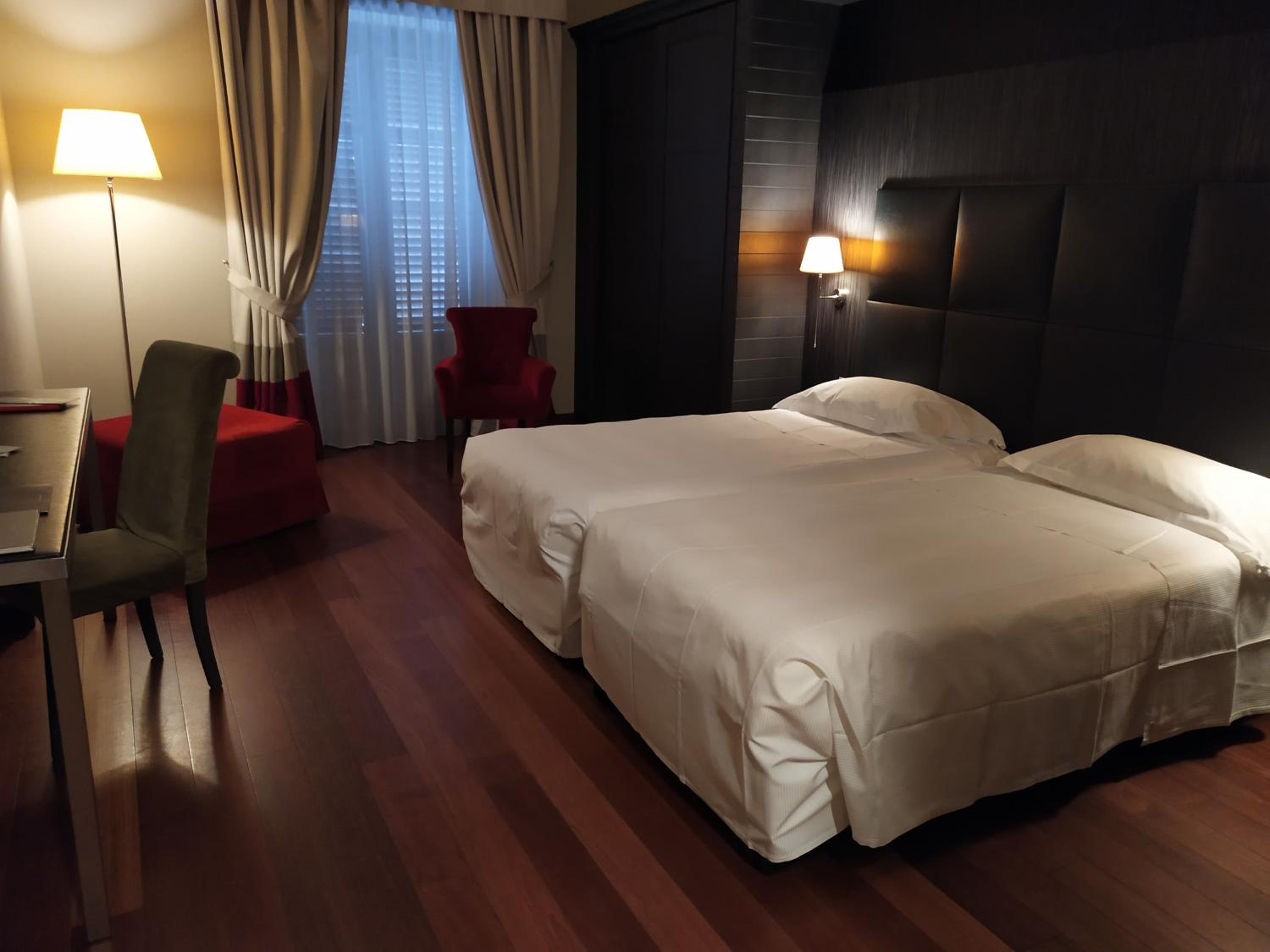 Classic Double or Twin Room - Photo 7