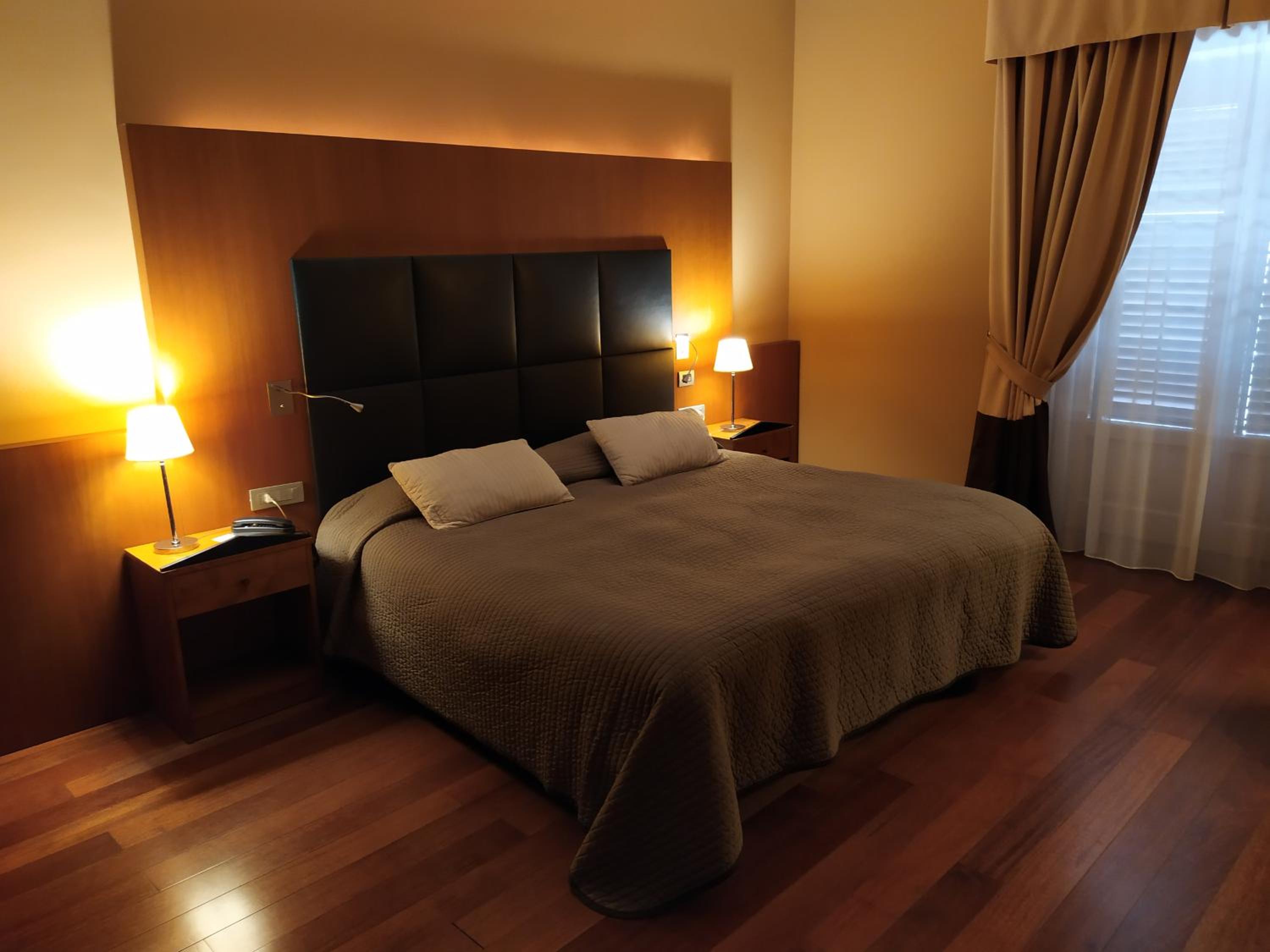 Suite - Photo 11