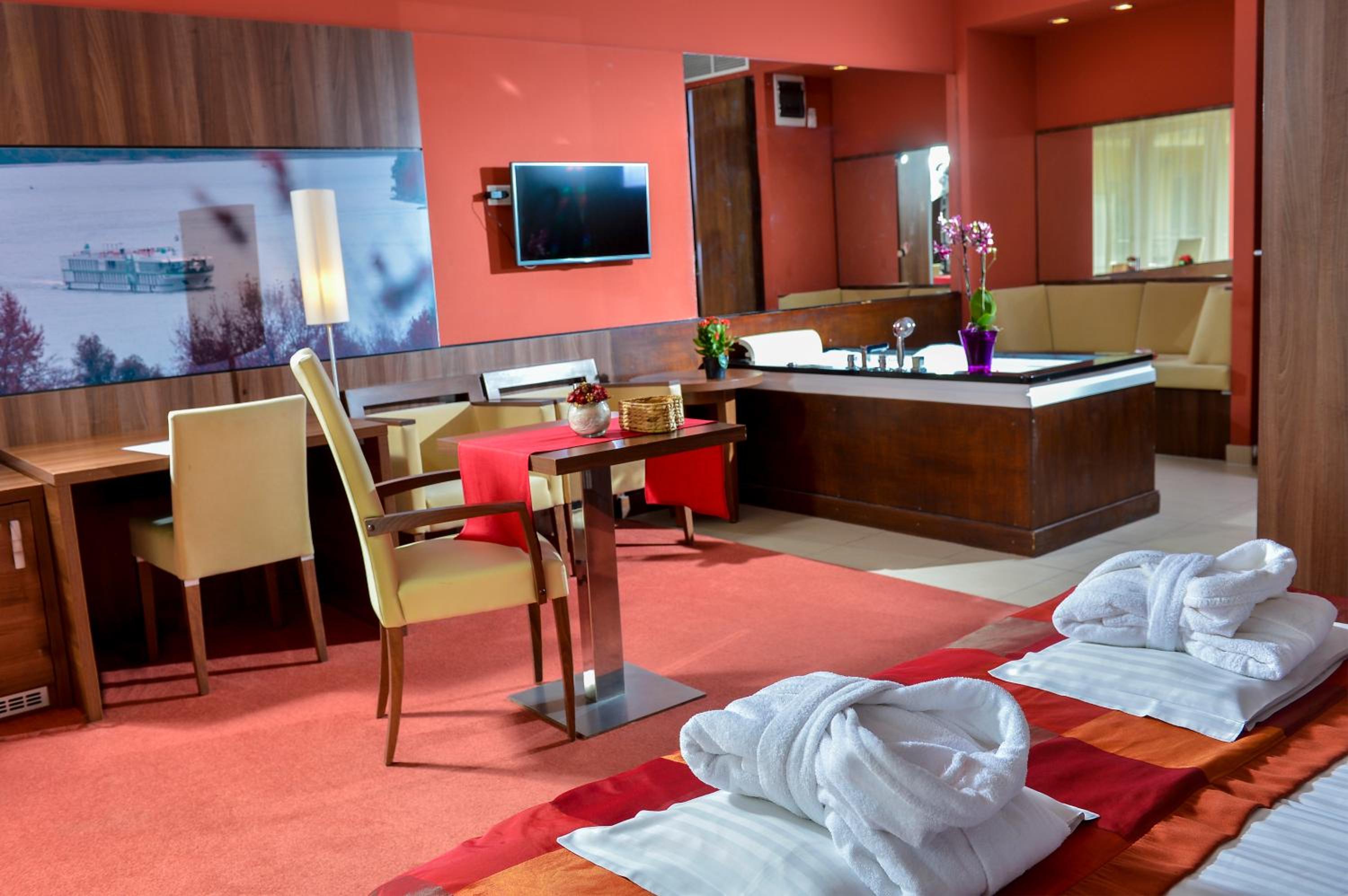 King Room with Spa Bath