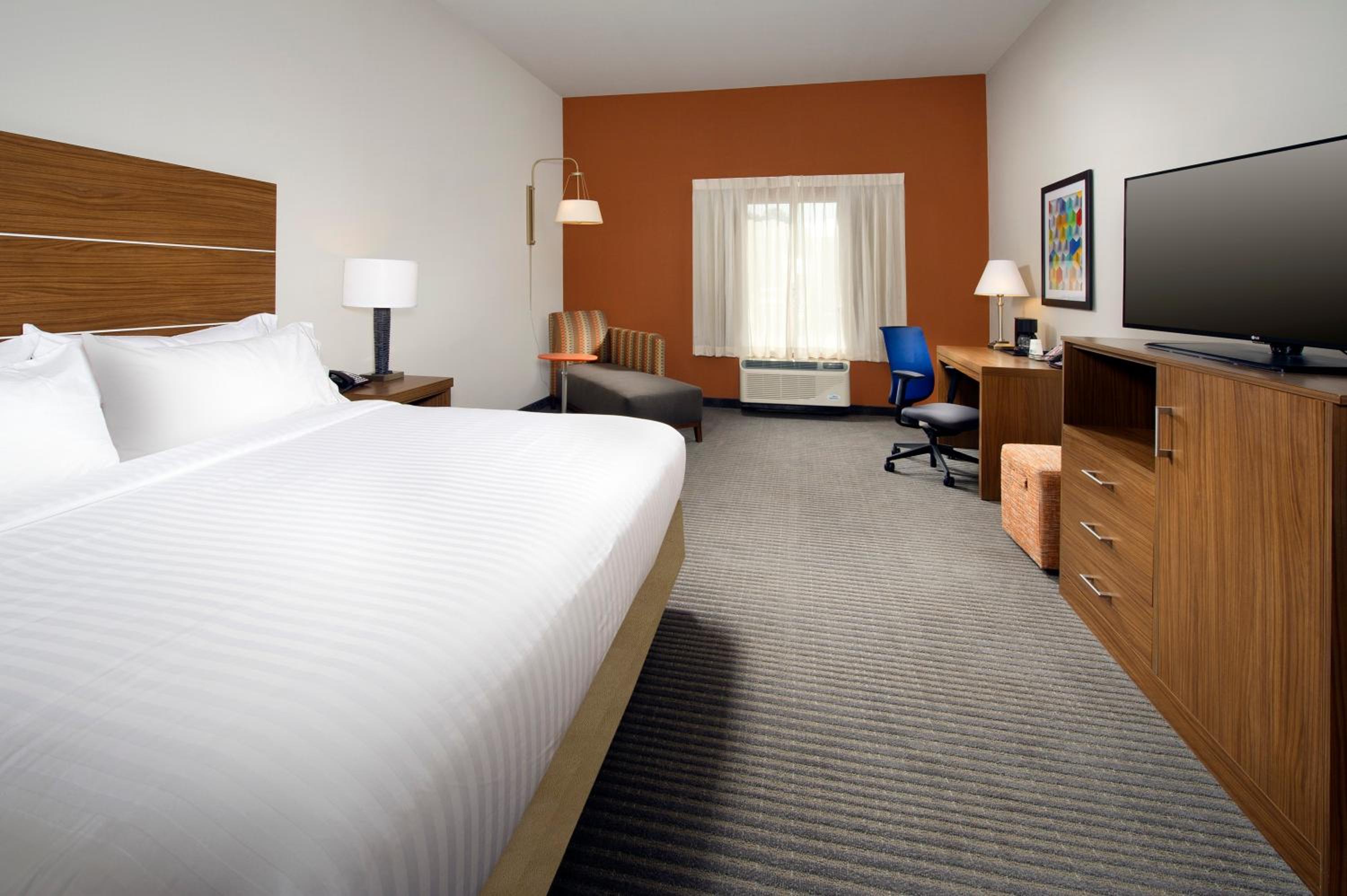 King Room - Hearing Accessible photo 1