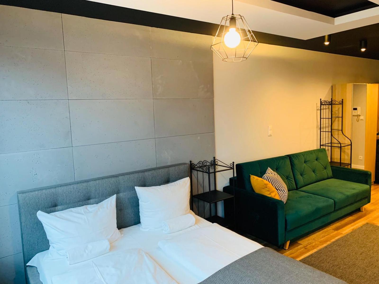 One-Bedroom Apartment - Photo 2