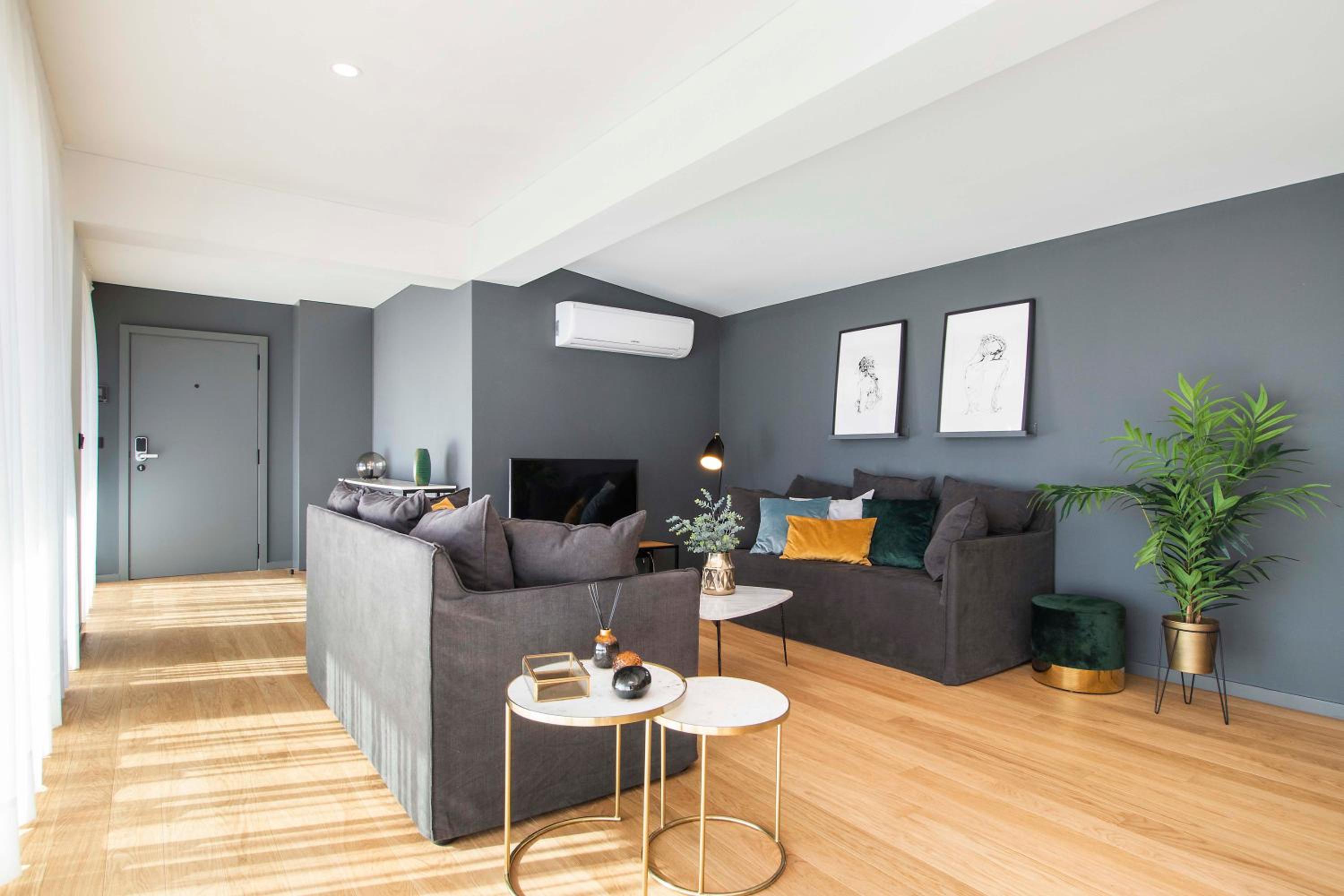 Apartment with Terrace and City View photo 2