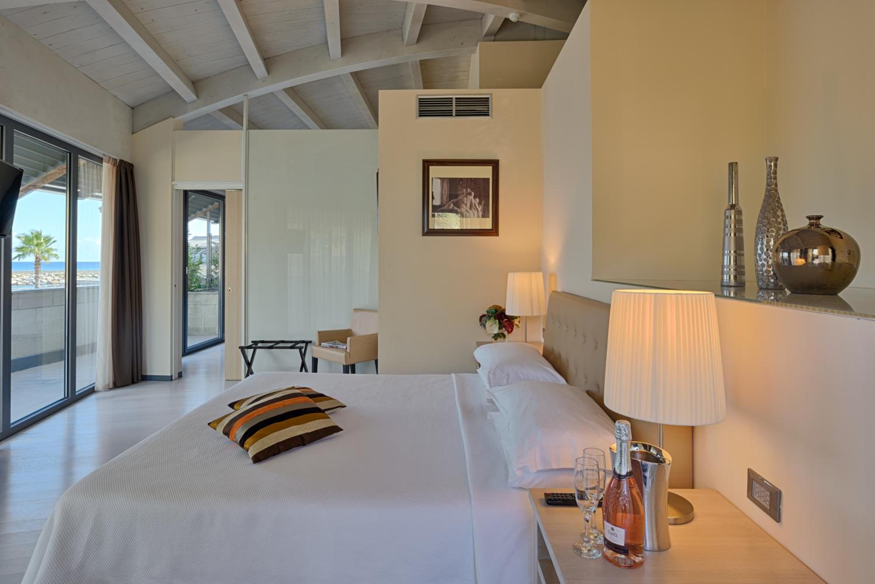 Suite with Sea View - Photo 1