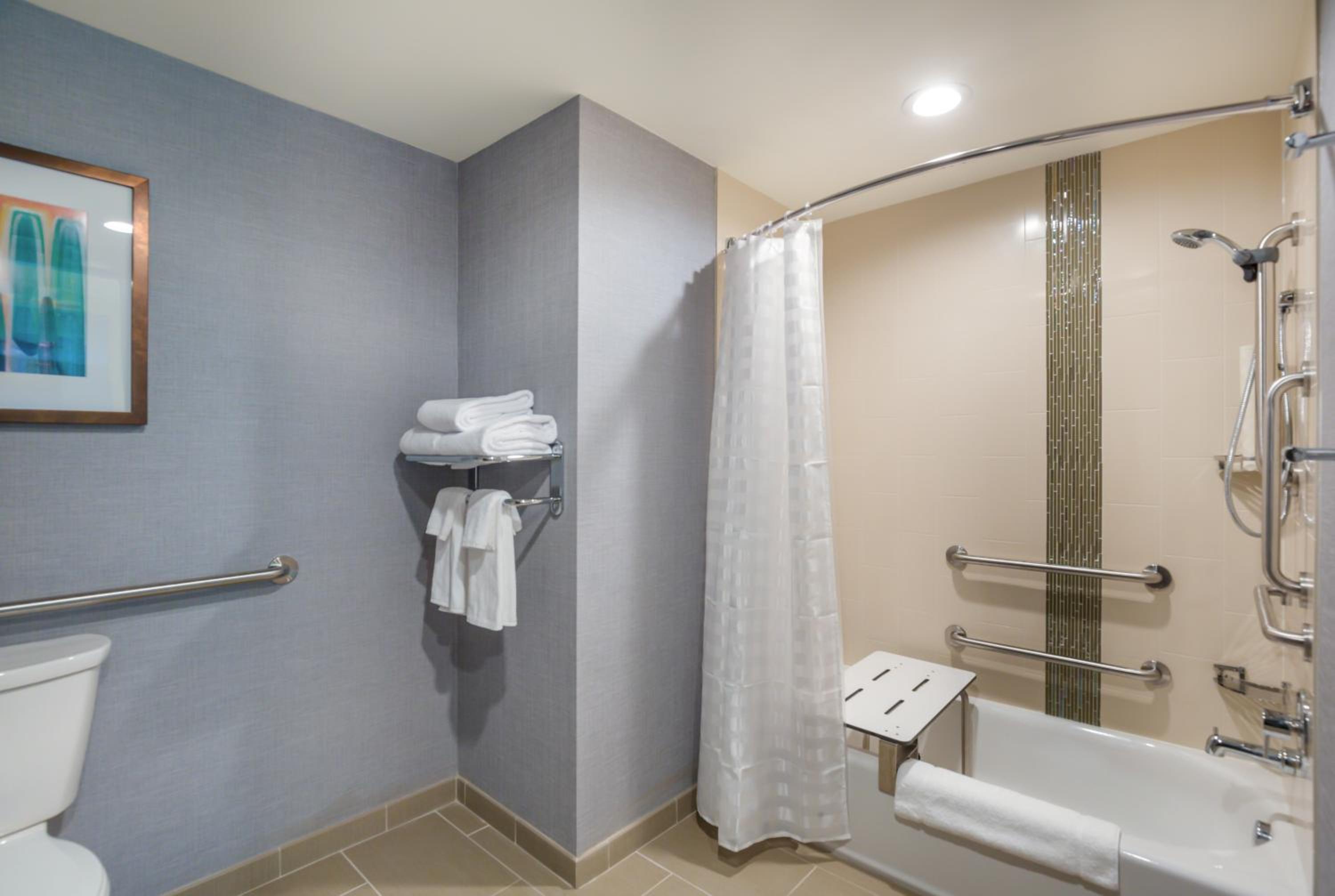Queen Room with Two Queen Beds and Accessible Tub - Disability Access - Photo 3