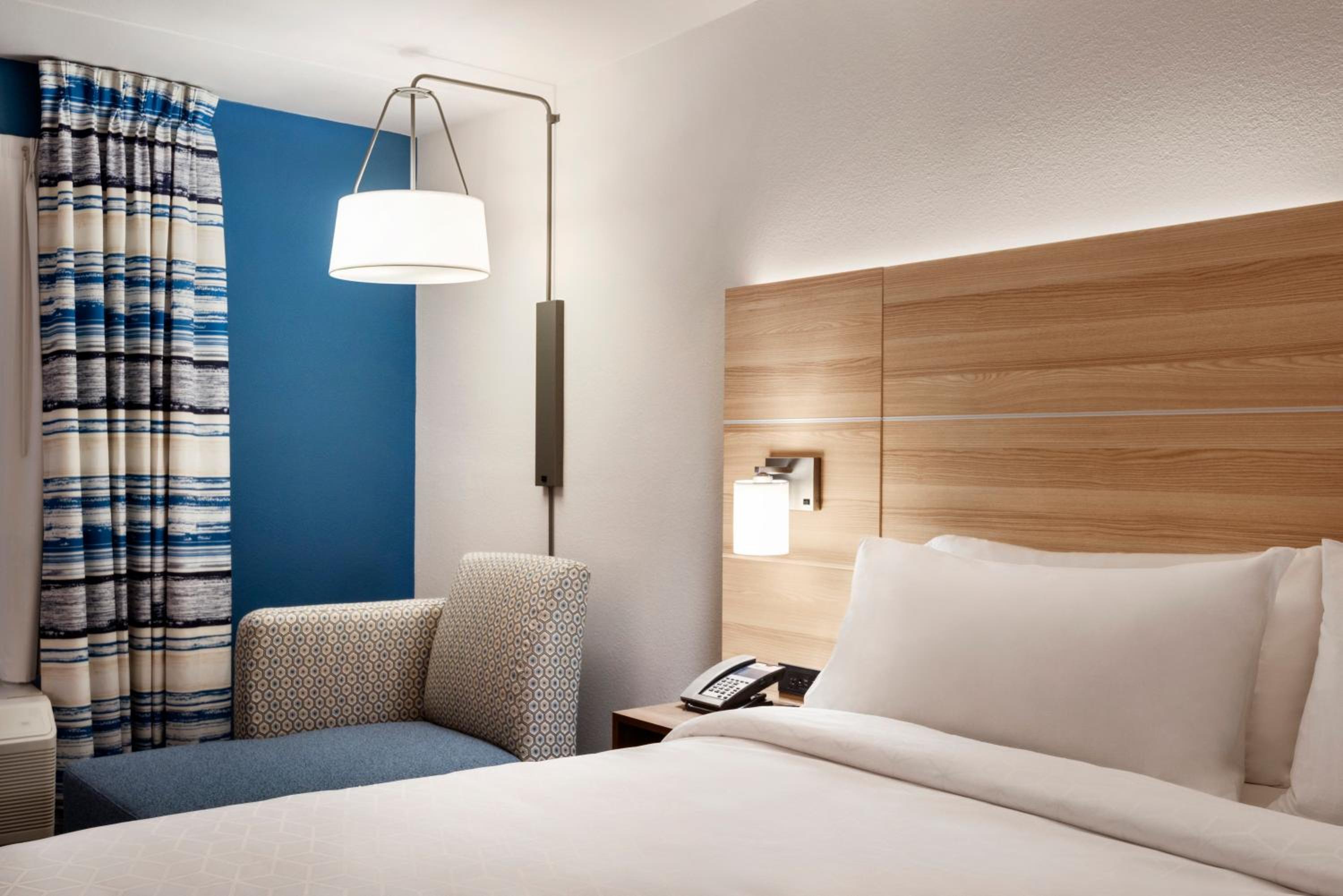 Standard King Room - Photo 4