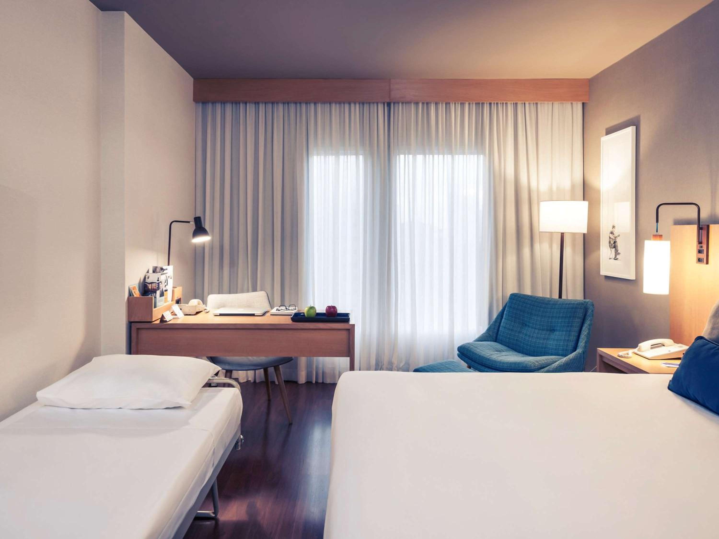 Standard Room with Double Bed and Single Bed - Photo 3
