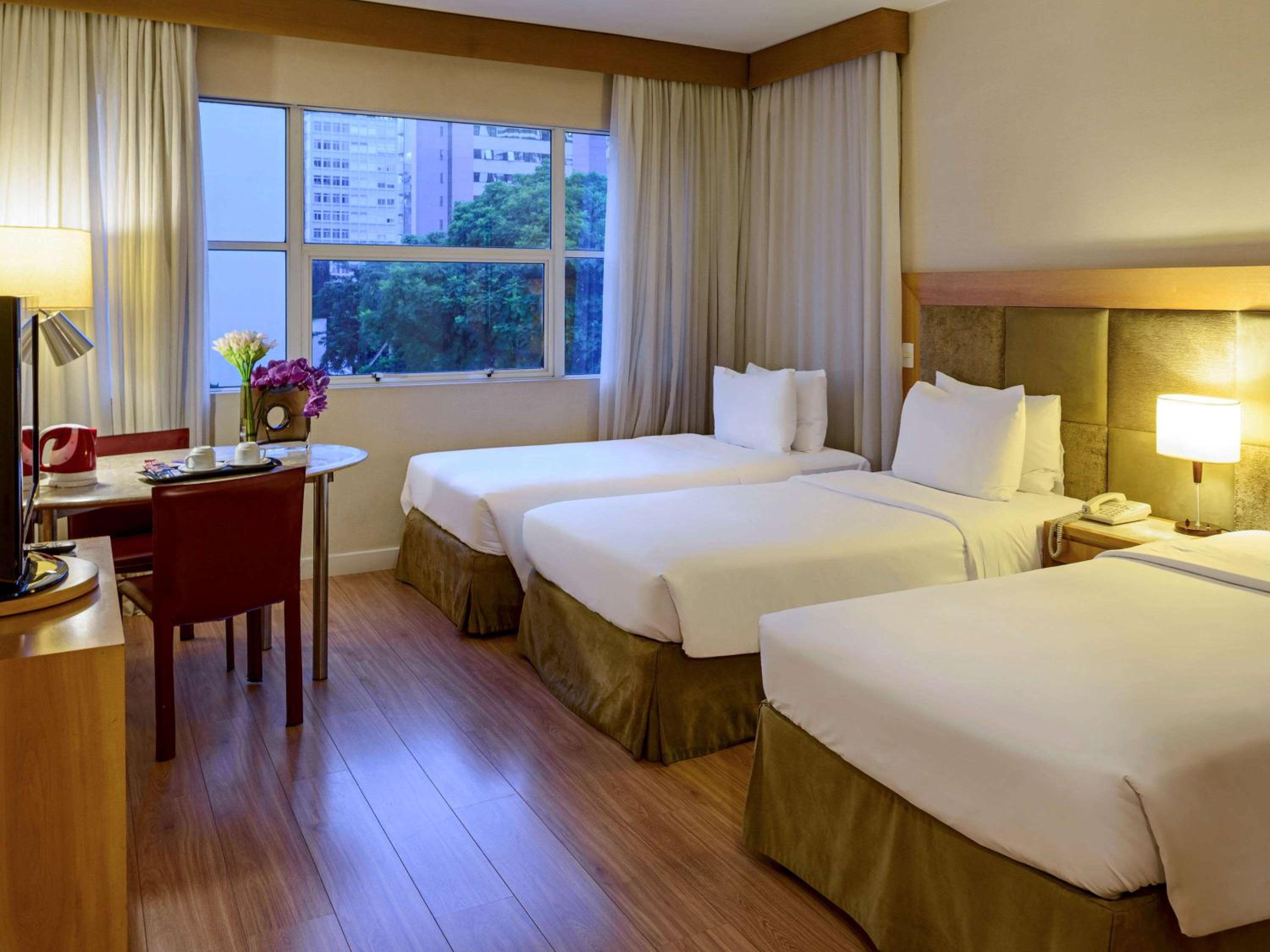 Standard Room With Three Single Beds - Photo 1