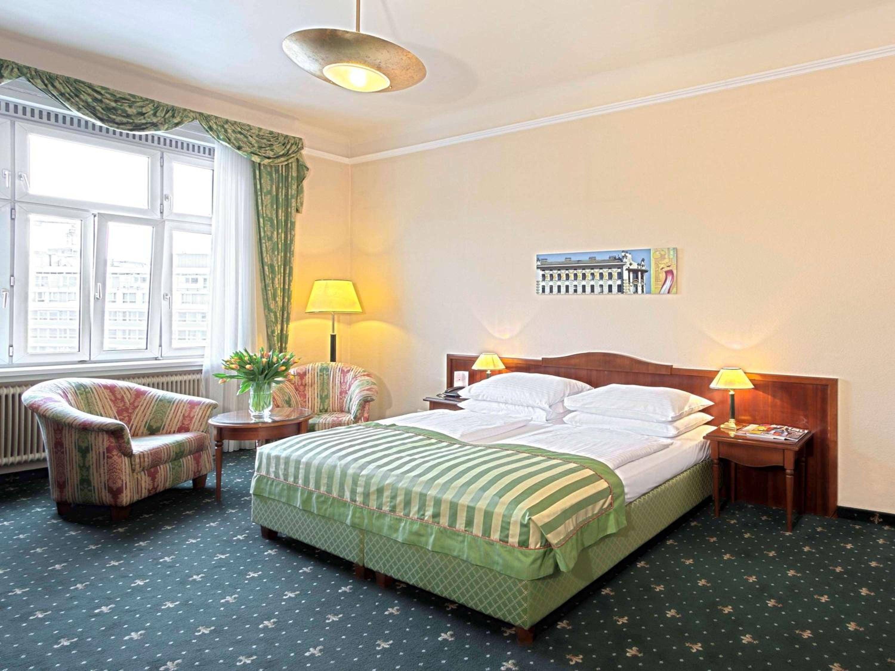 Classic Double Room thumbnail 6