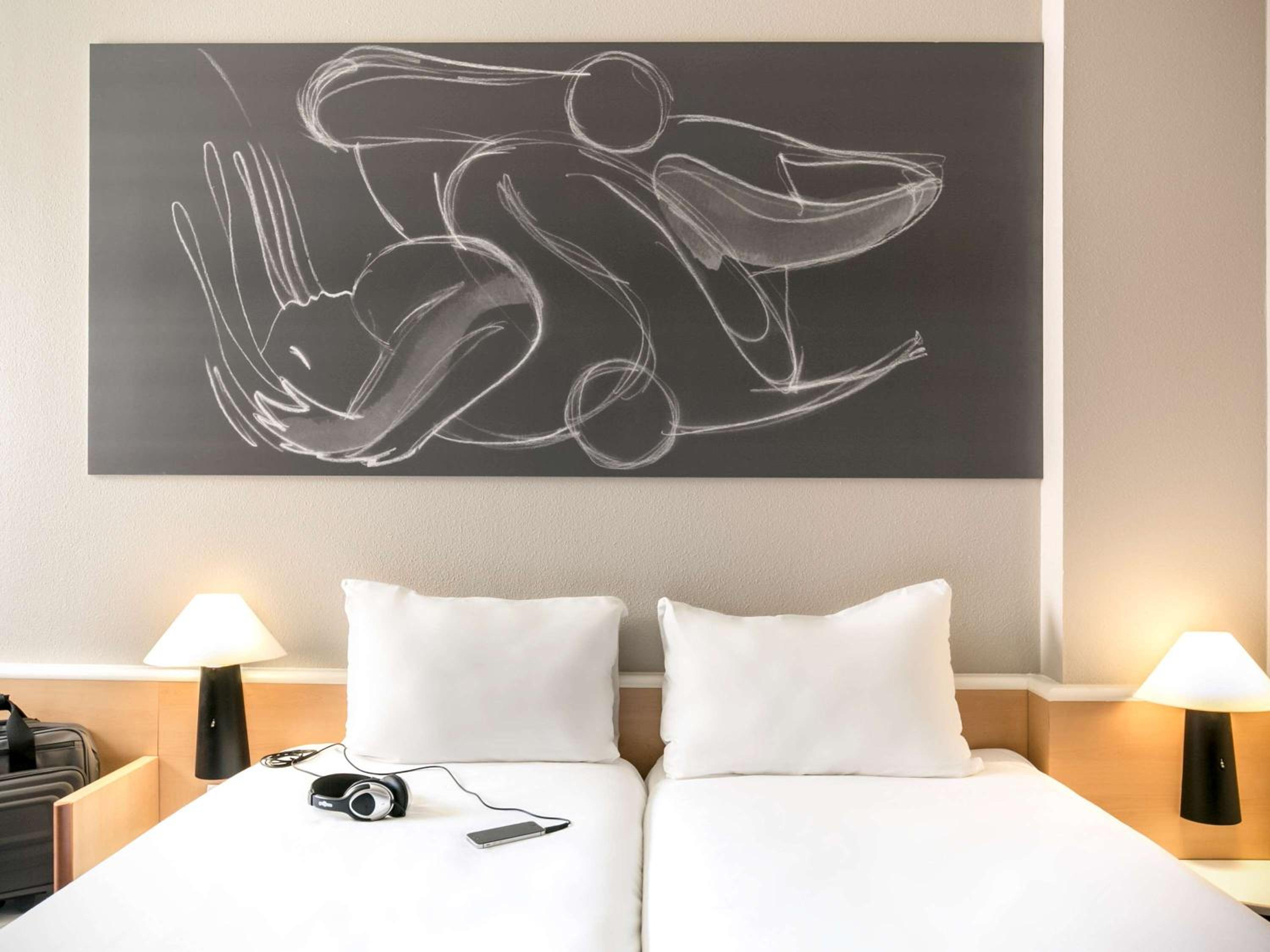 Twin Room - Photo 3