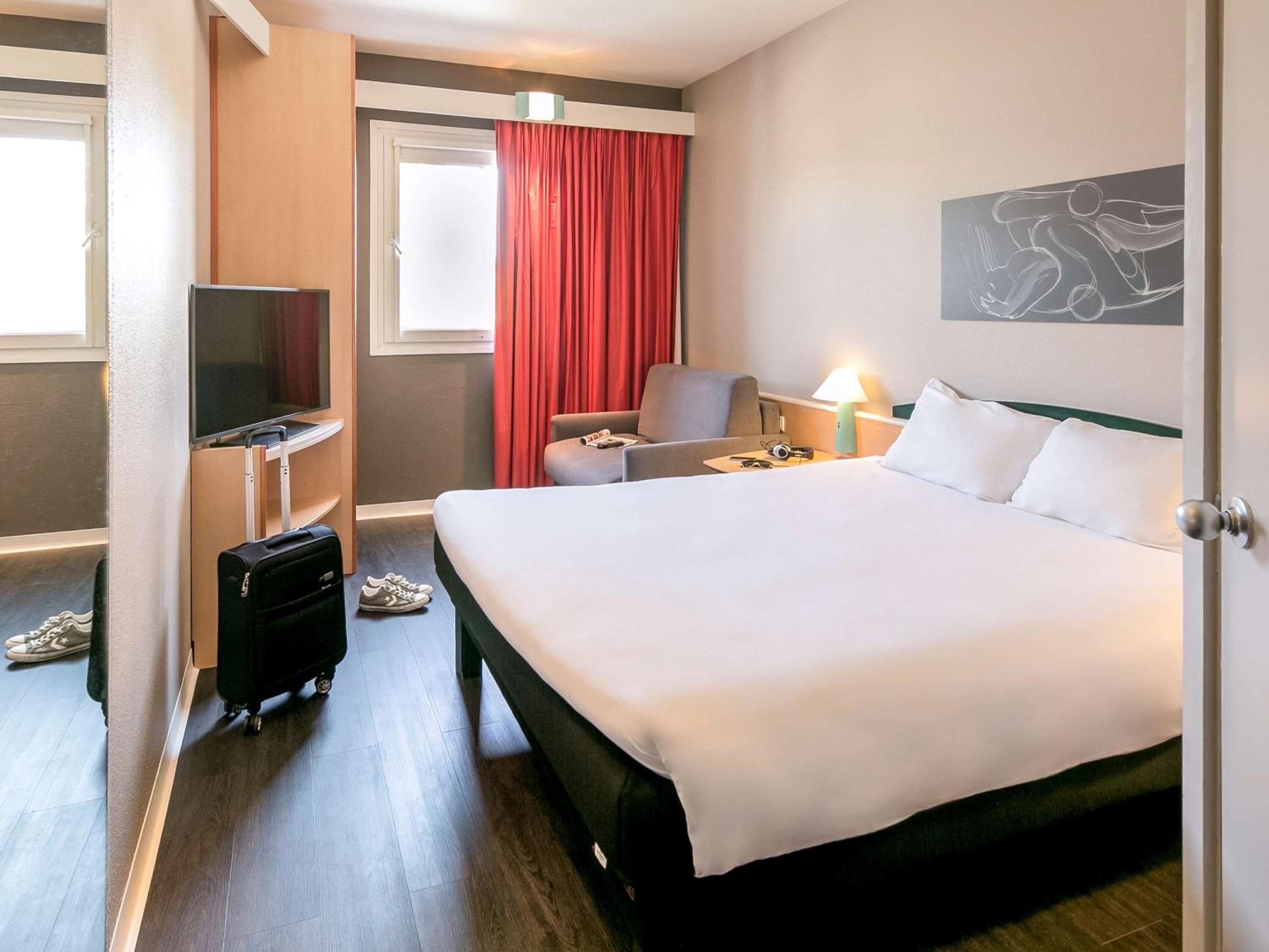Family Double Room with an Extra Bed - Photo 4