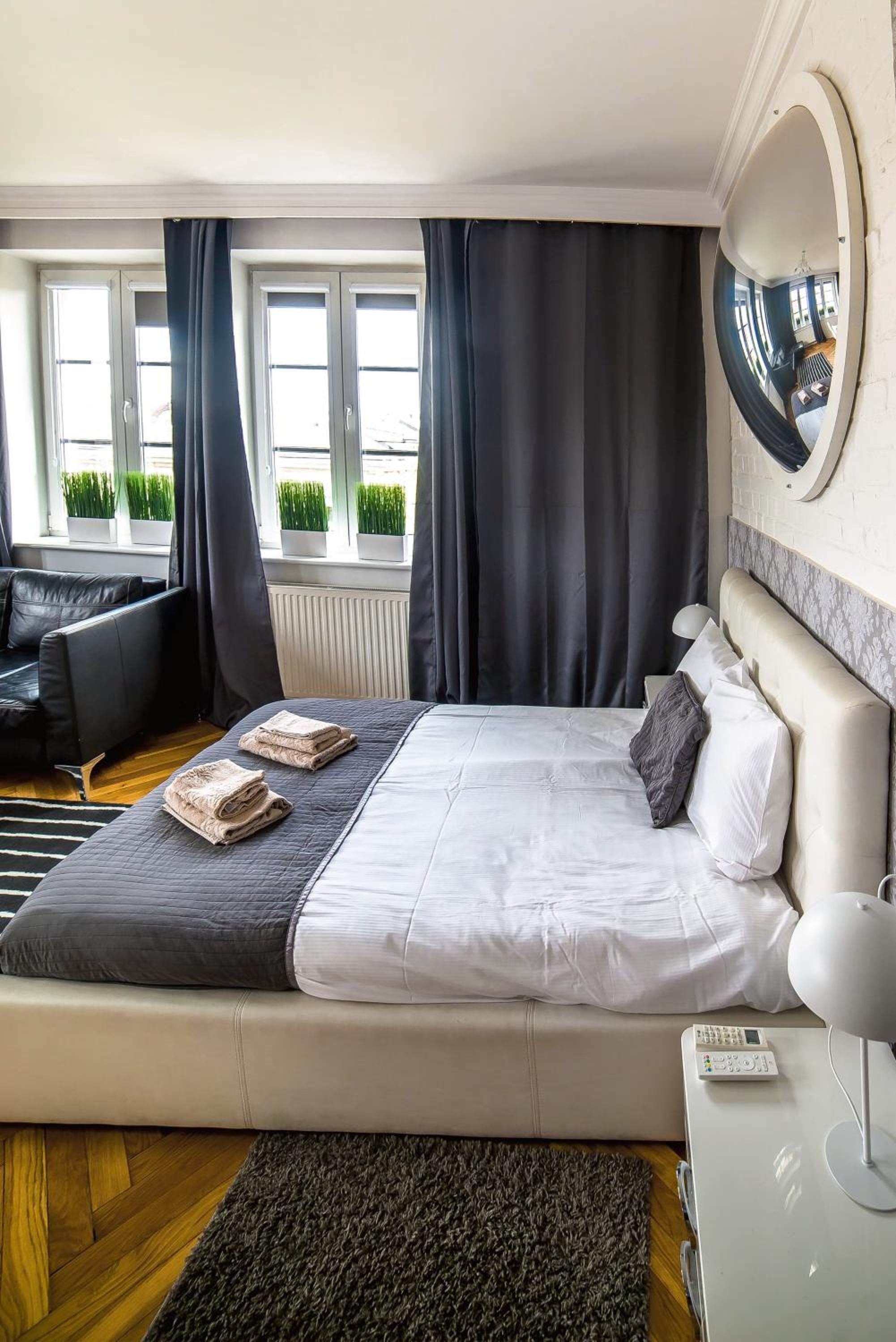Deluxe Apartment with City View and Jacuzzi - Photo 3