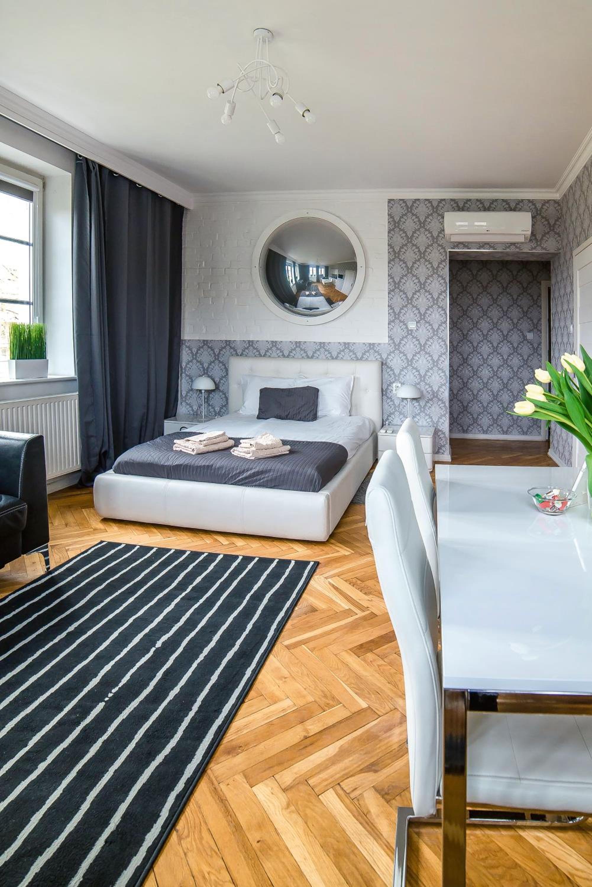 Deluxe Apartment with City View and Jacuzzi - Photo 4