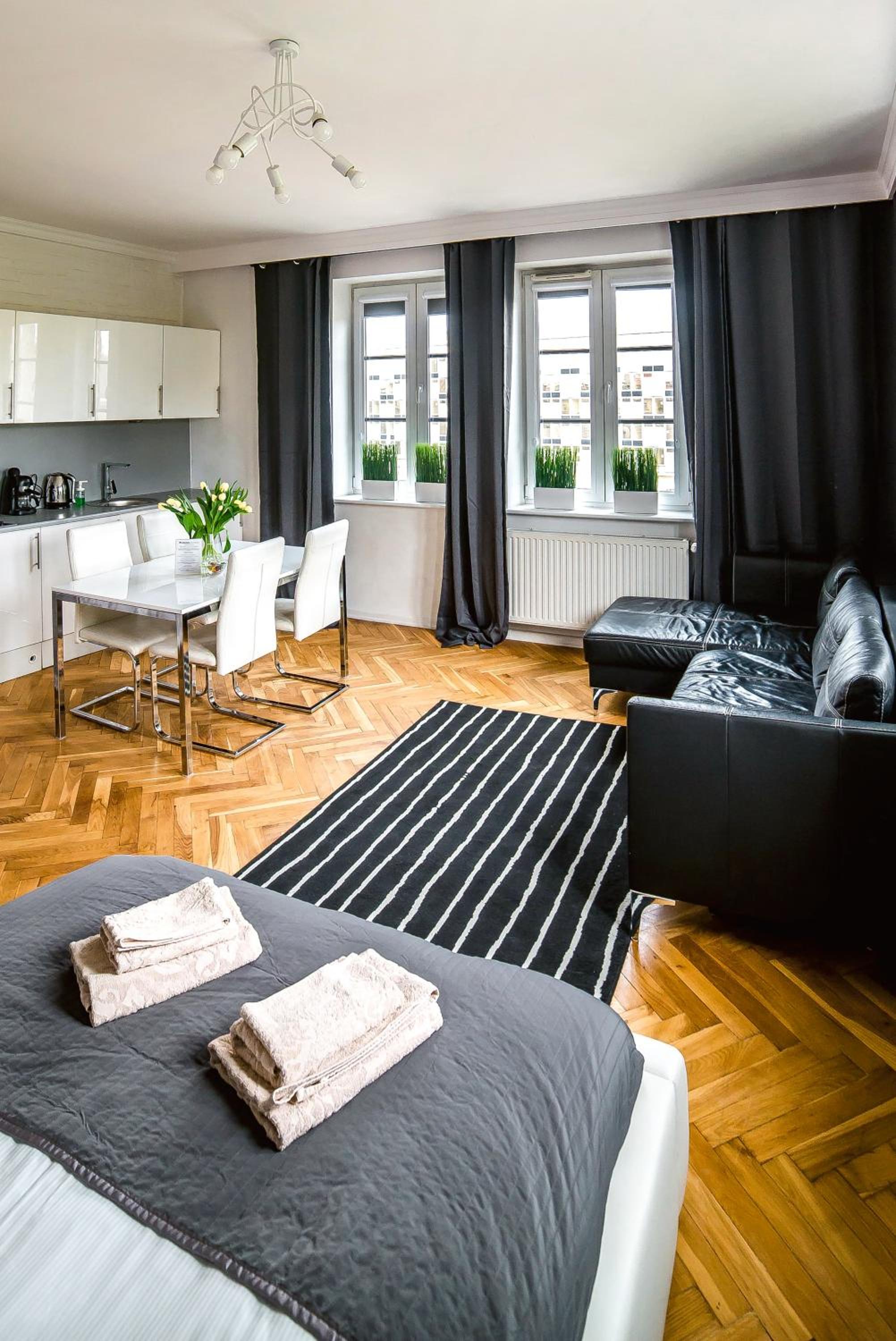 Deluxe Apartment with City View and Jacuzzi - Photo 8