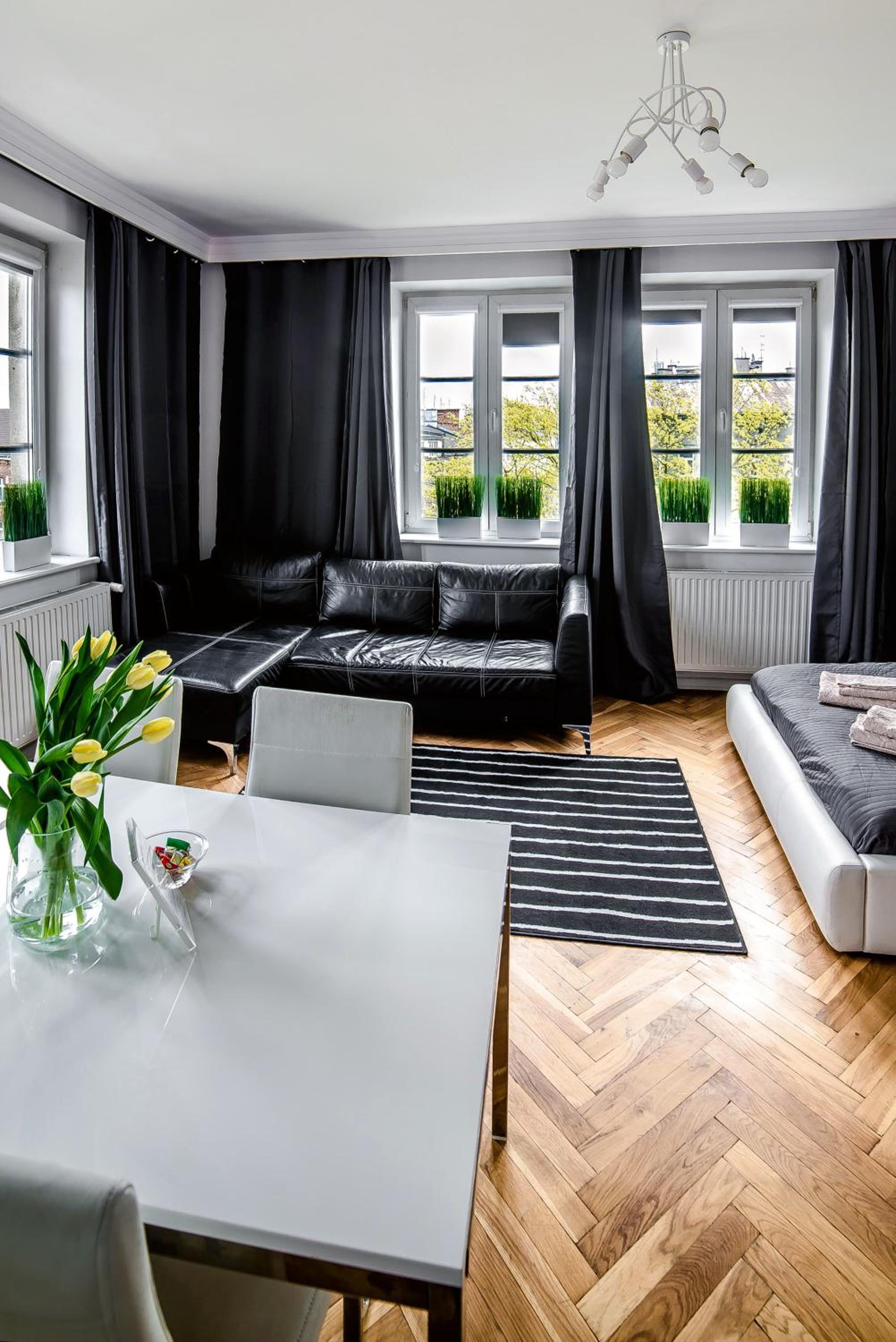 Deluxe Apartment with City View and Jacuzzi - Photo 9