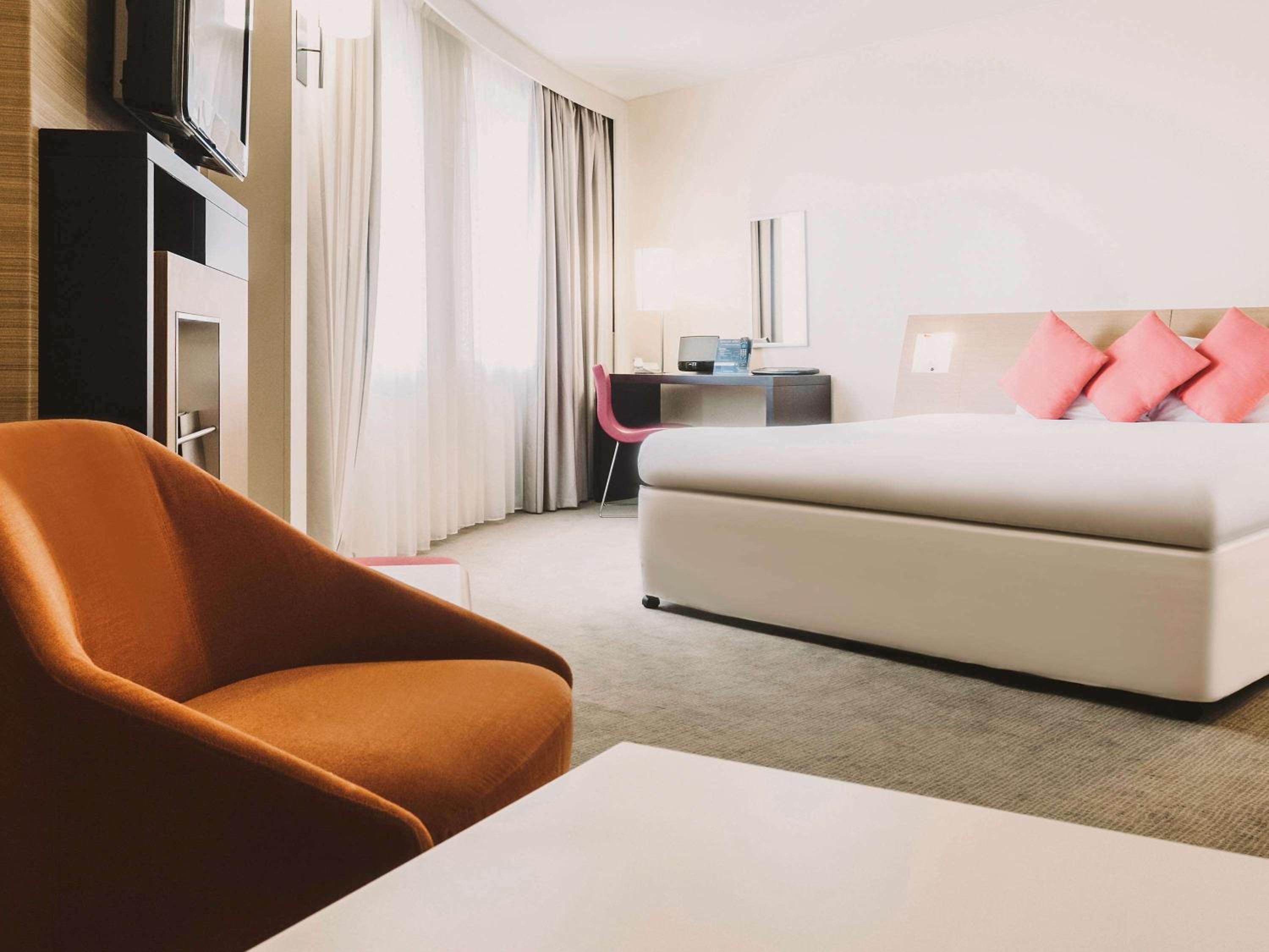 Executive Room with 1 King Bed - Photo 1