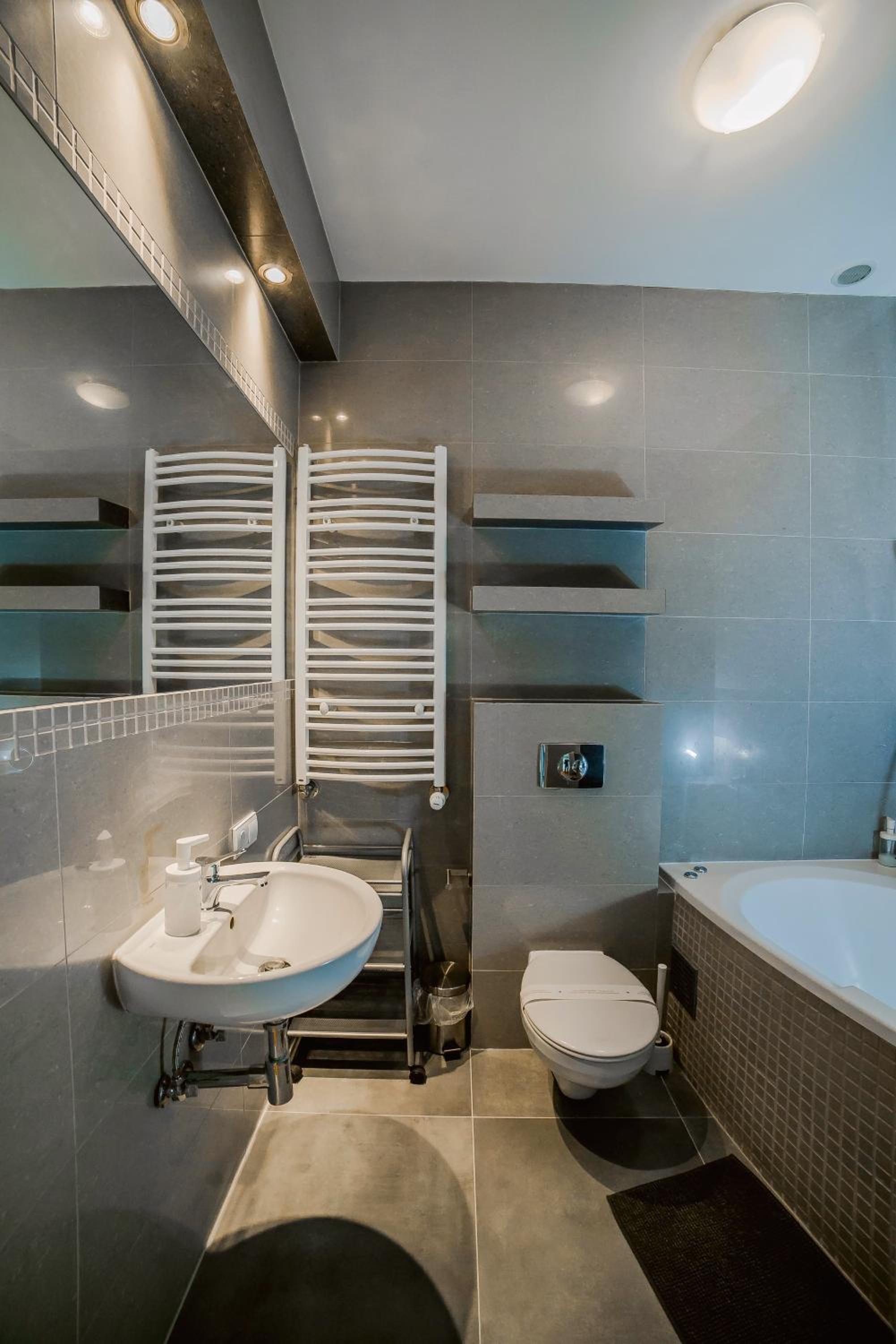 Superior One-Bedroom Apartment with Jacuzzi - Photo 10