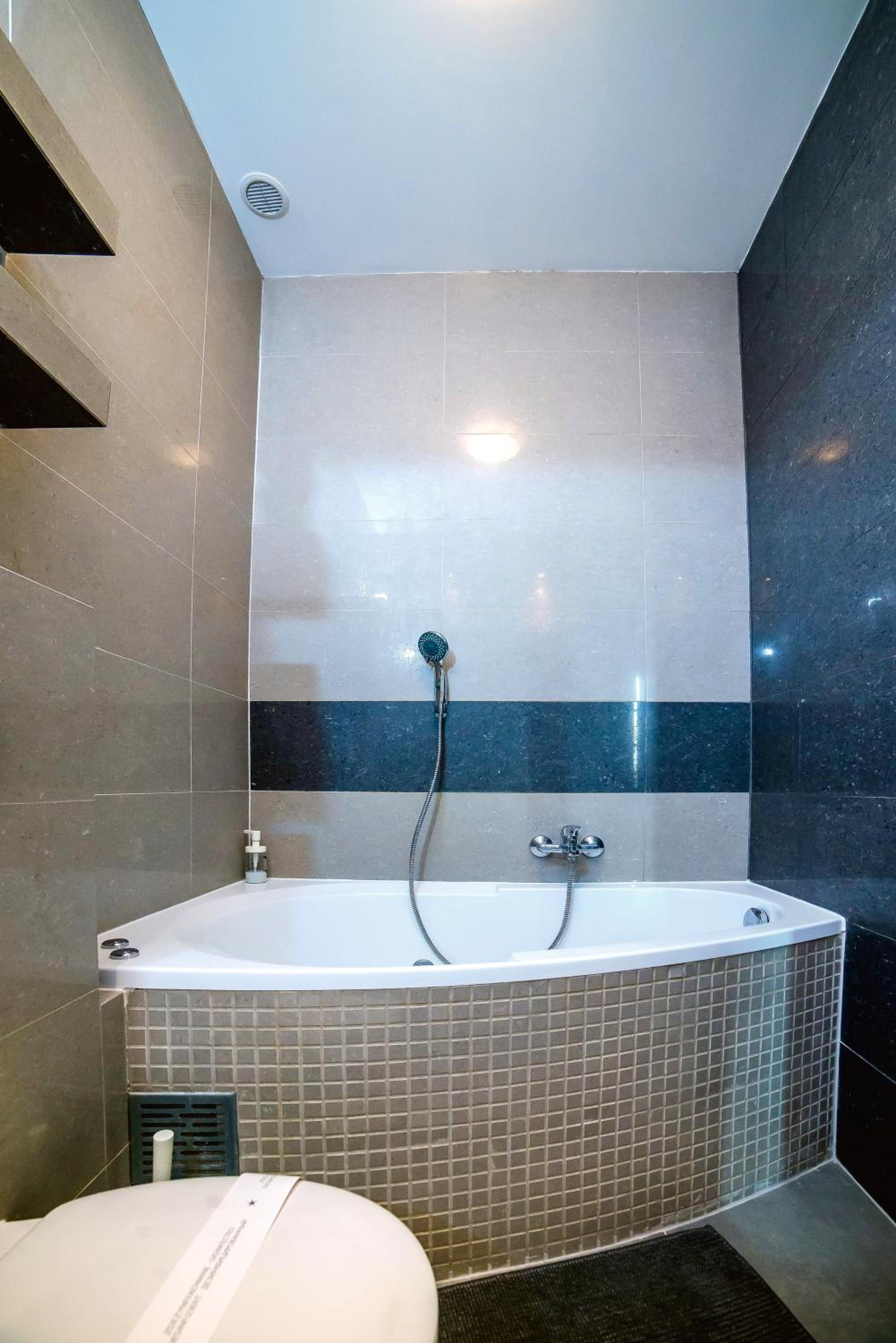 Superior One-Bedroom Apartment with Jacuzzi - Photo 9