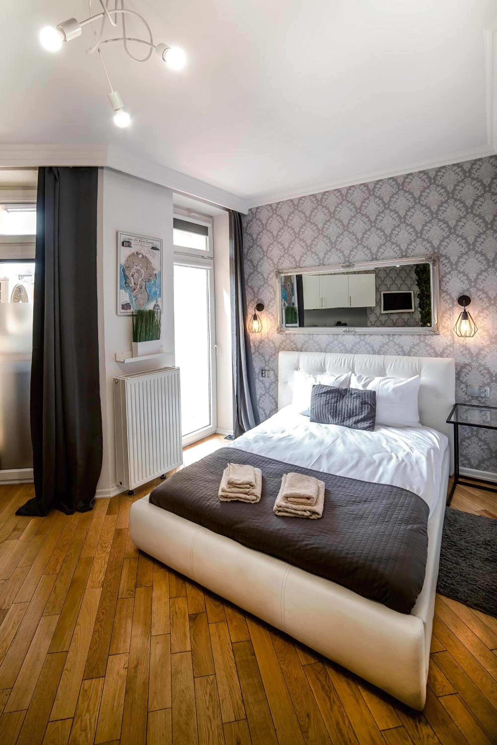 Studio Apartment with Balcony and Jacuzzi - Photo 1