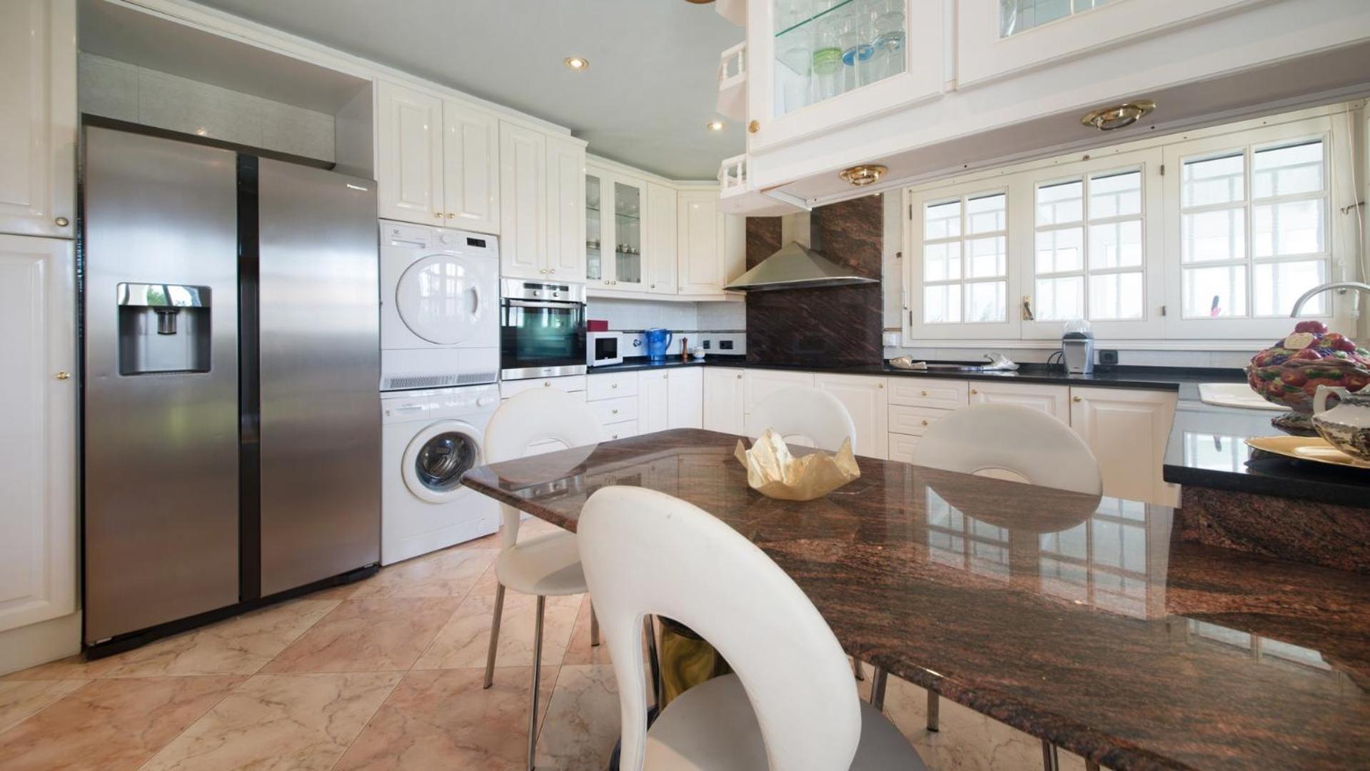 Villa photo 2