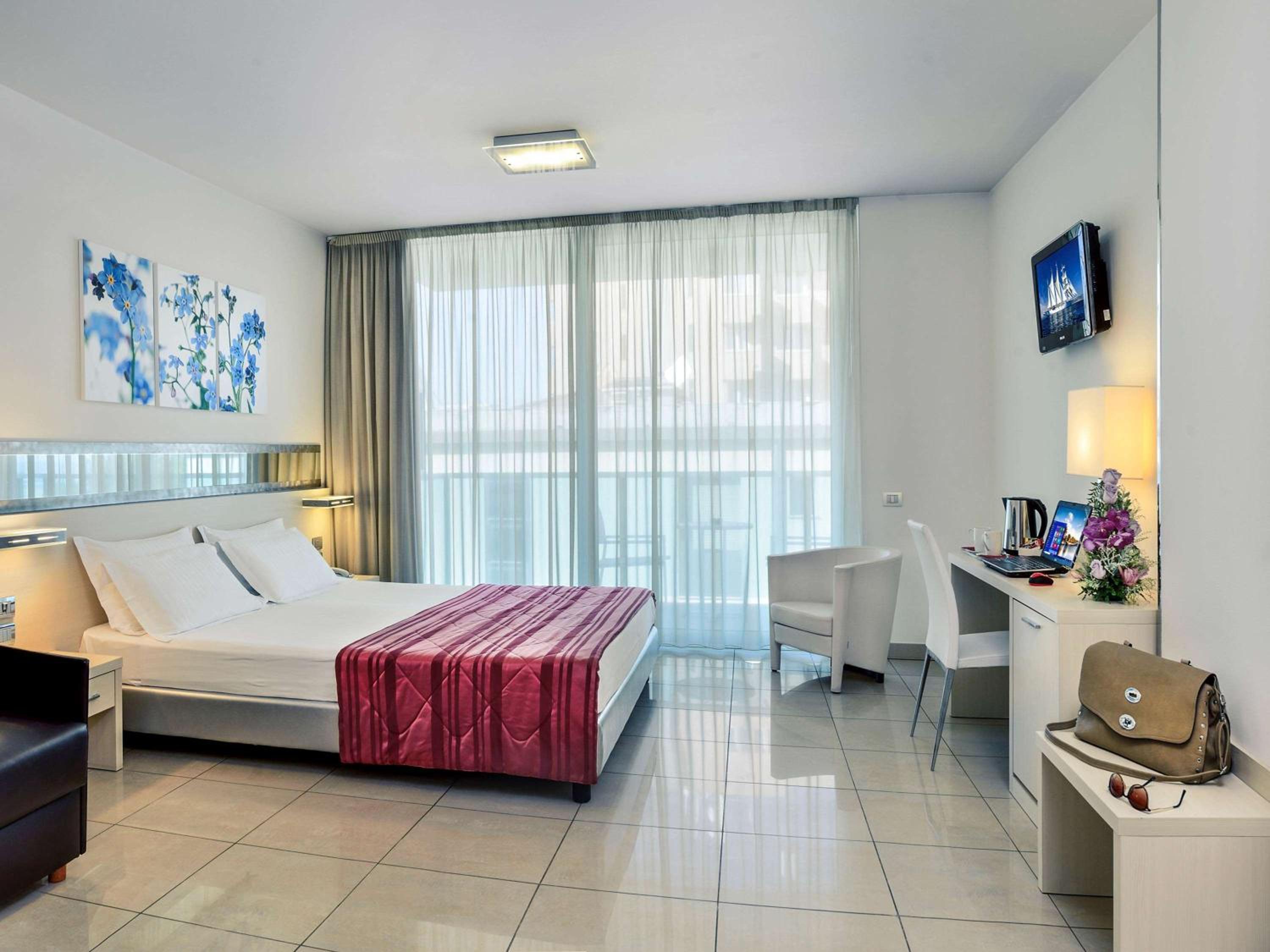 Superior Double Room with Balcony with Side Sea View - Photo 1