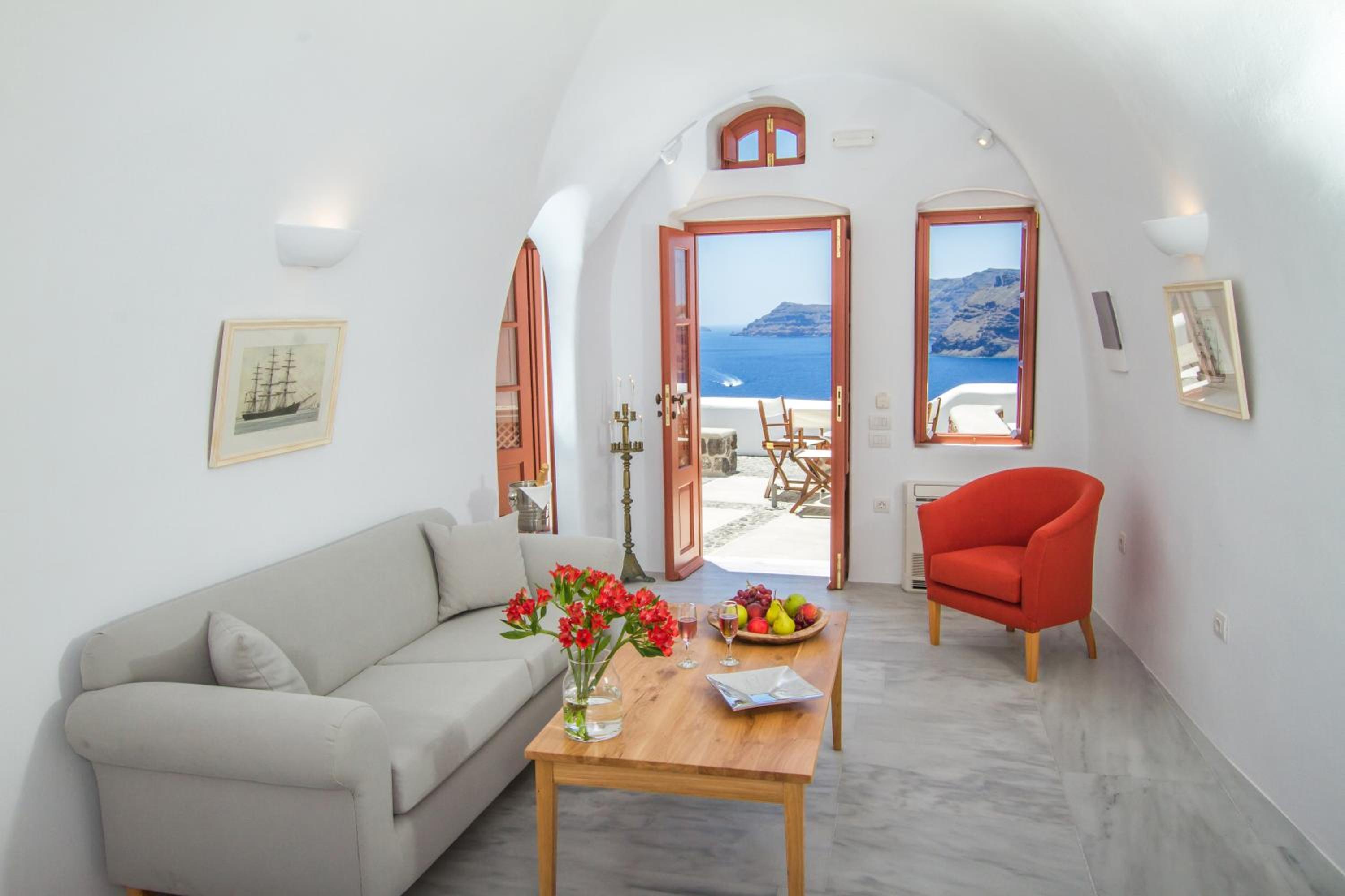 Honeymoon Cave Suite with Outdoor Hot Tub