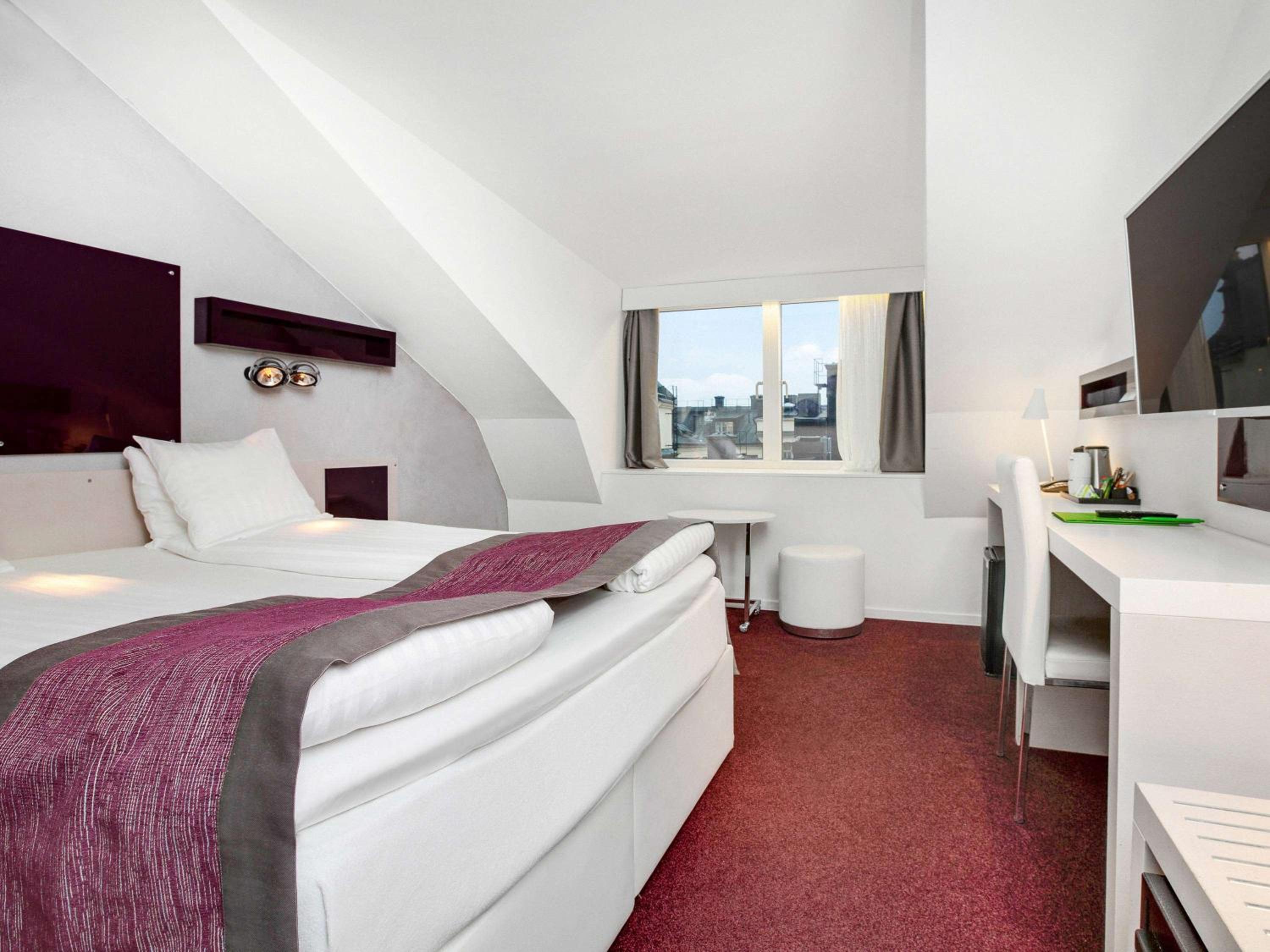 Superior Double Room thumbnail 5
