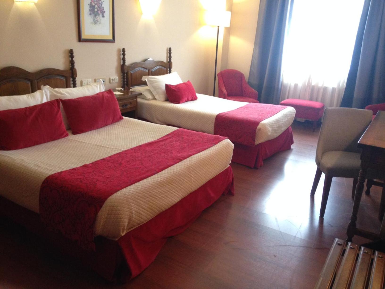 Double Room with Extra Bed photo 3