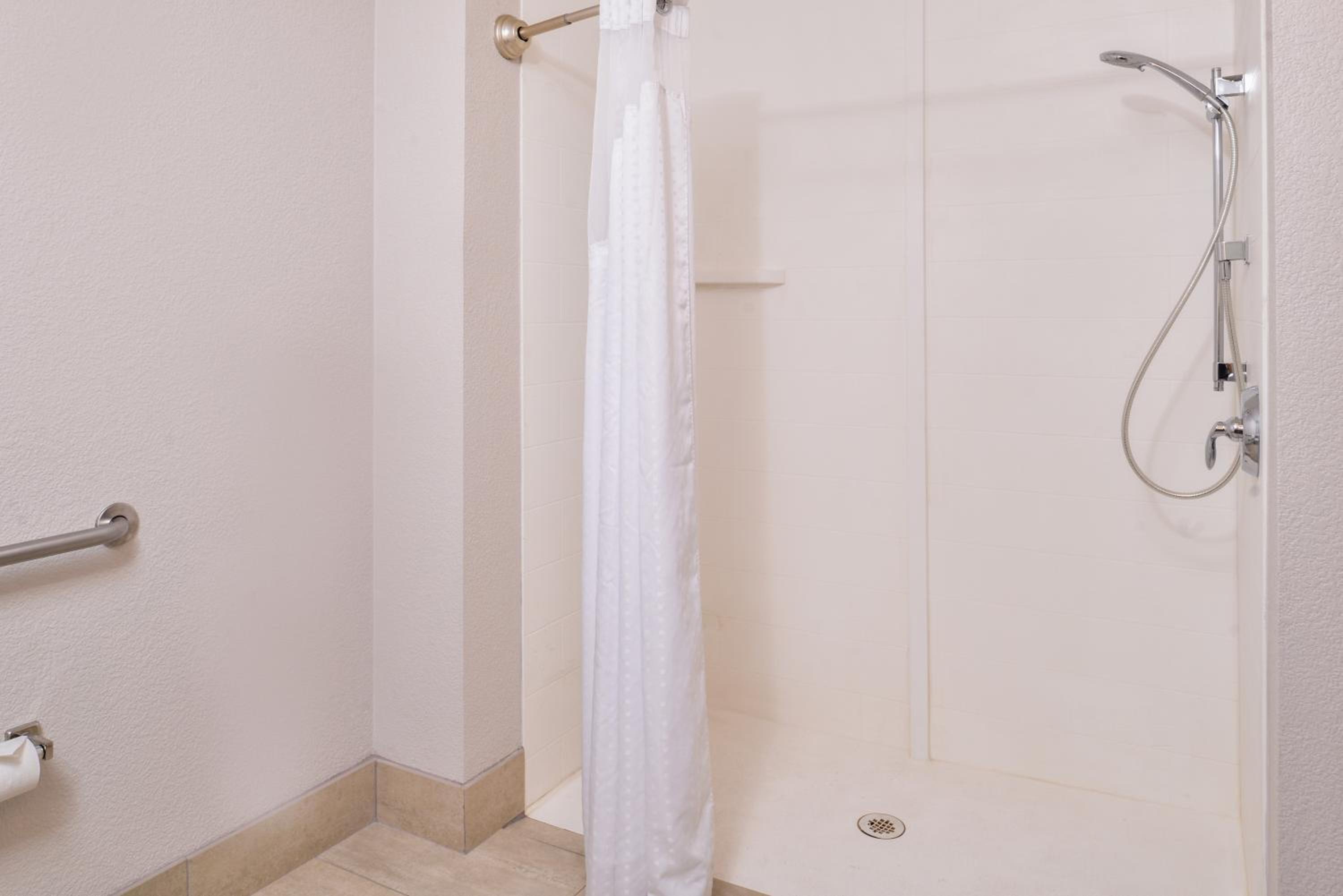 Standard King Room with Mobility Accessible Roll-In Shower - Photo 2