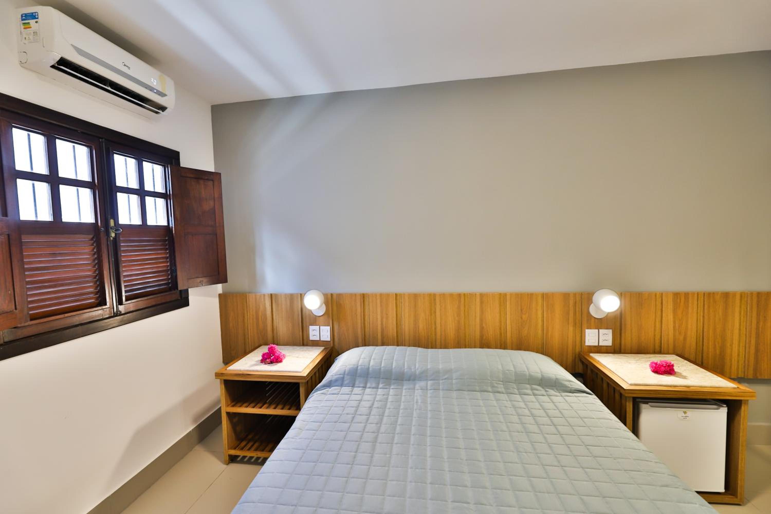 Double Room with Pool View - Photo 3