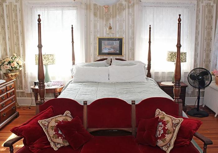 Queen Room photo 2