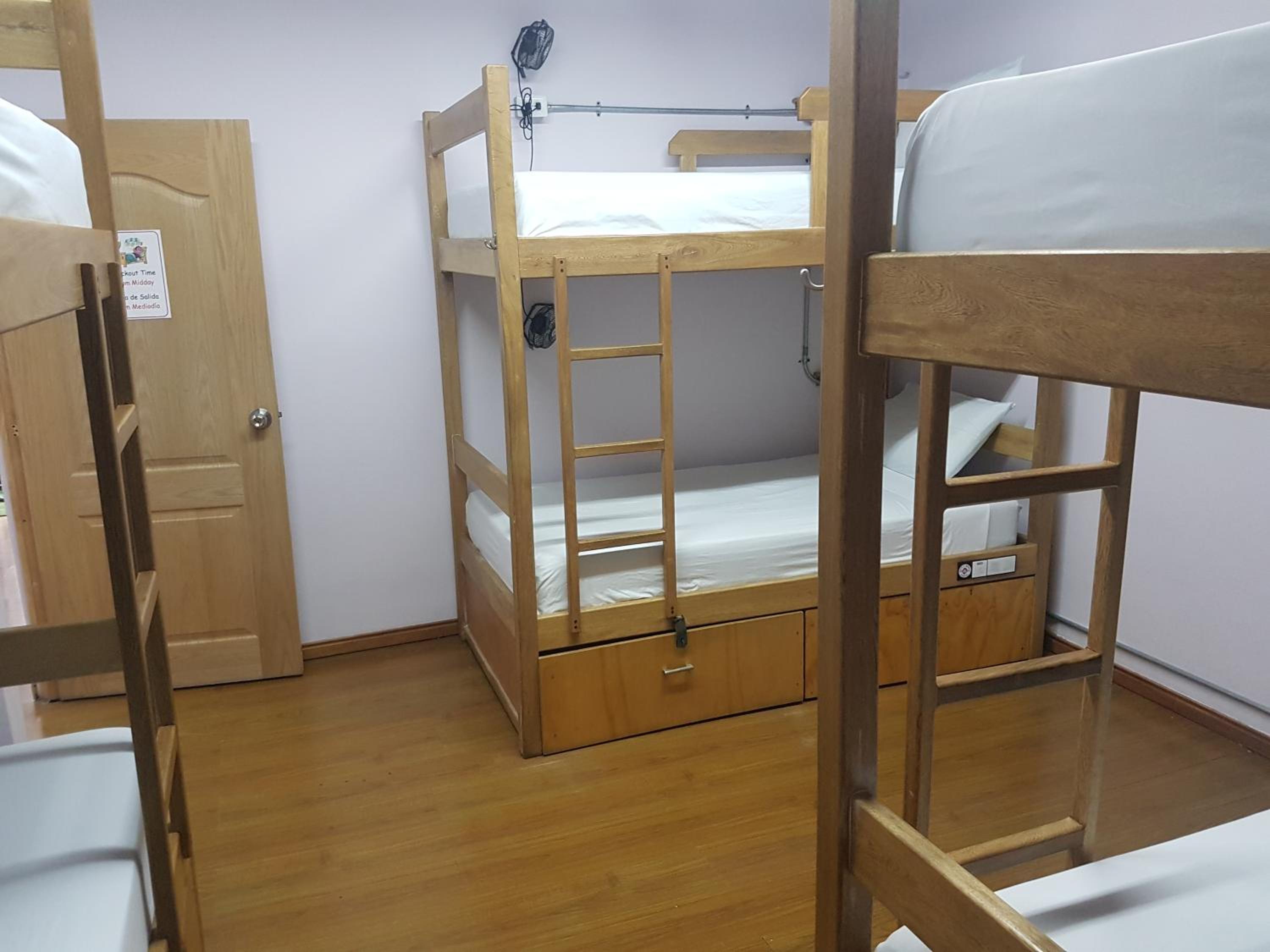 Bed in 6-Bed Mixed Dormitory Room photo 3
