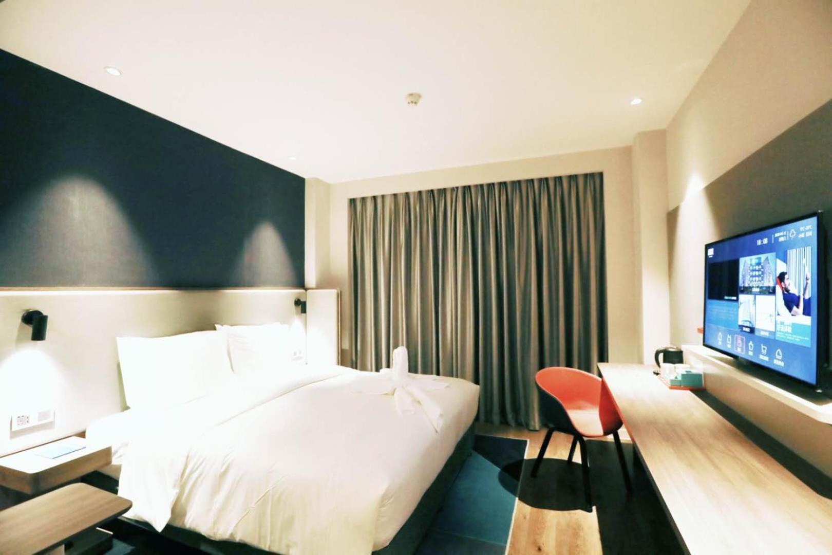 Standard King Room - Photo 2