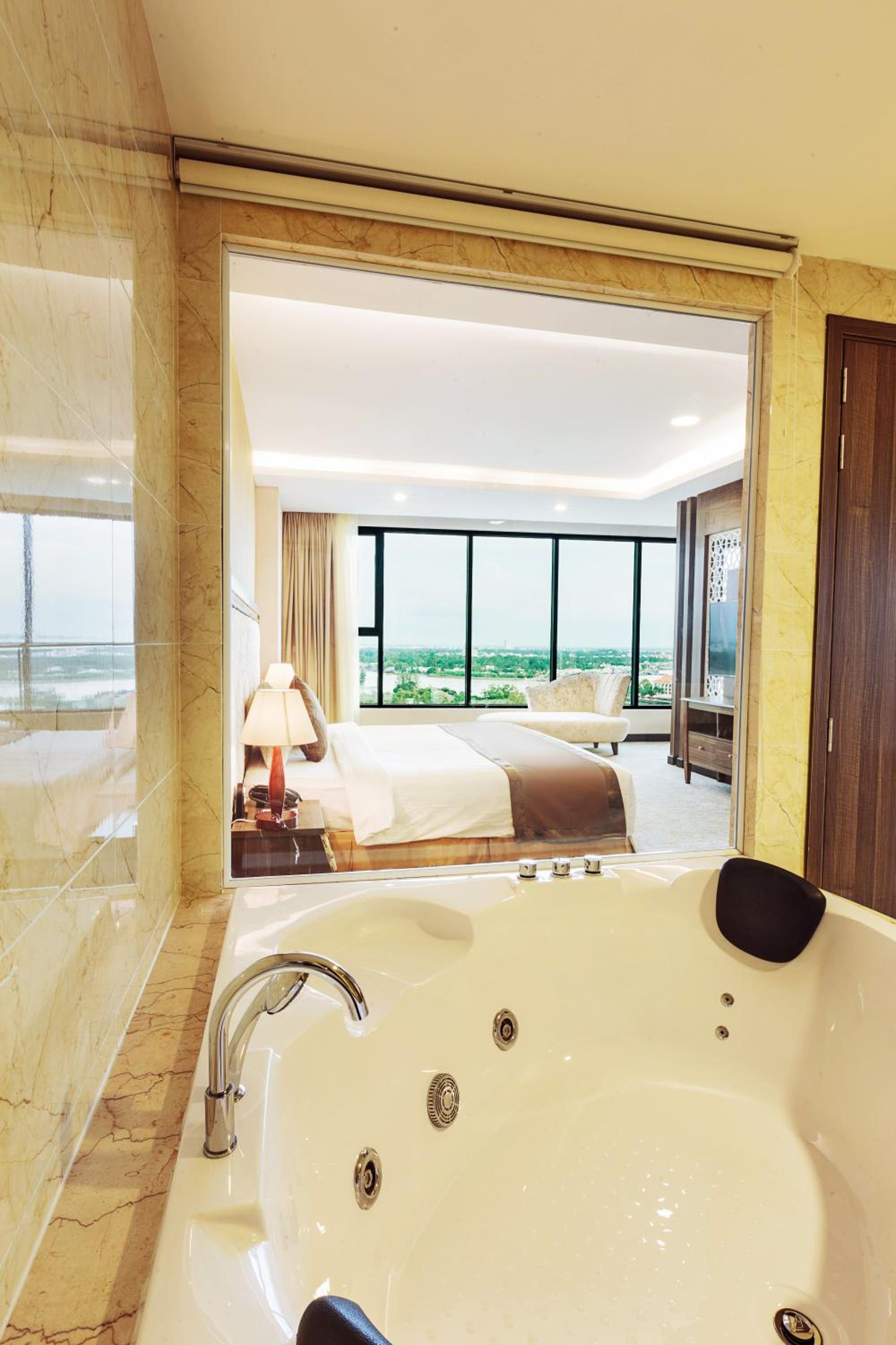 Executive Suite thumbnail 5