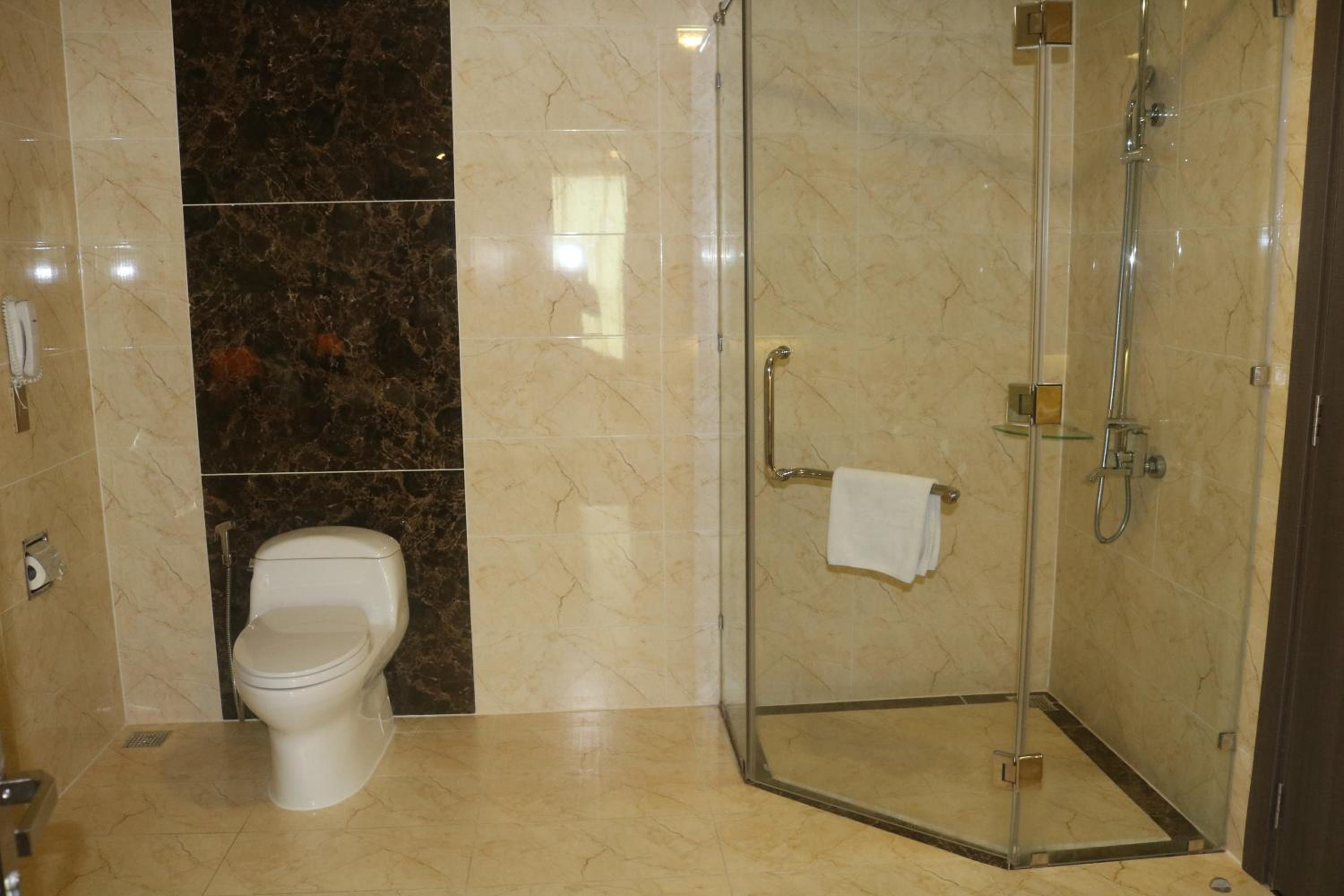 Executive Suite thumbnail 6