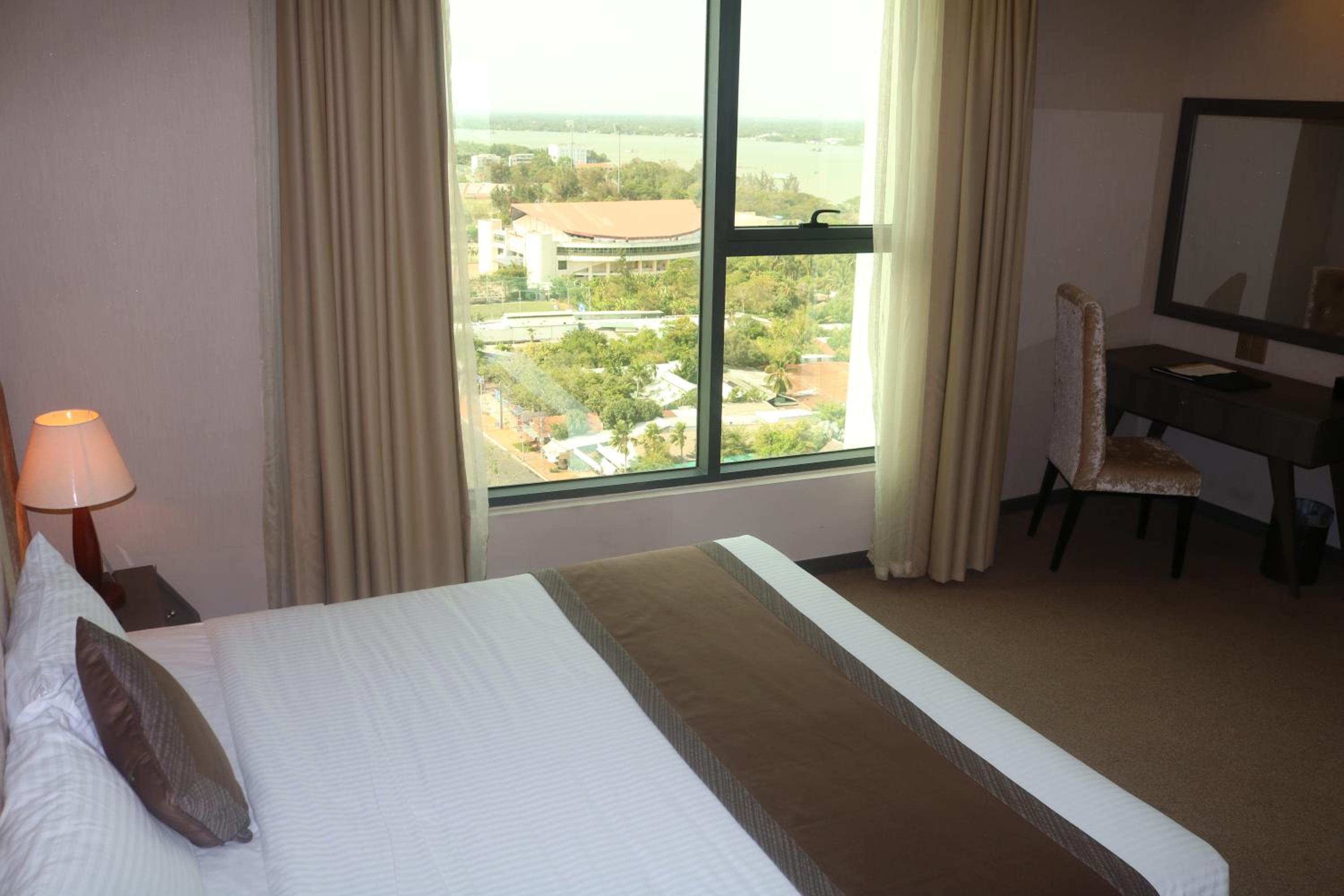Deluxe Double Room thumbnail 6