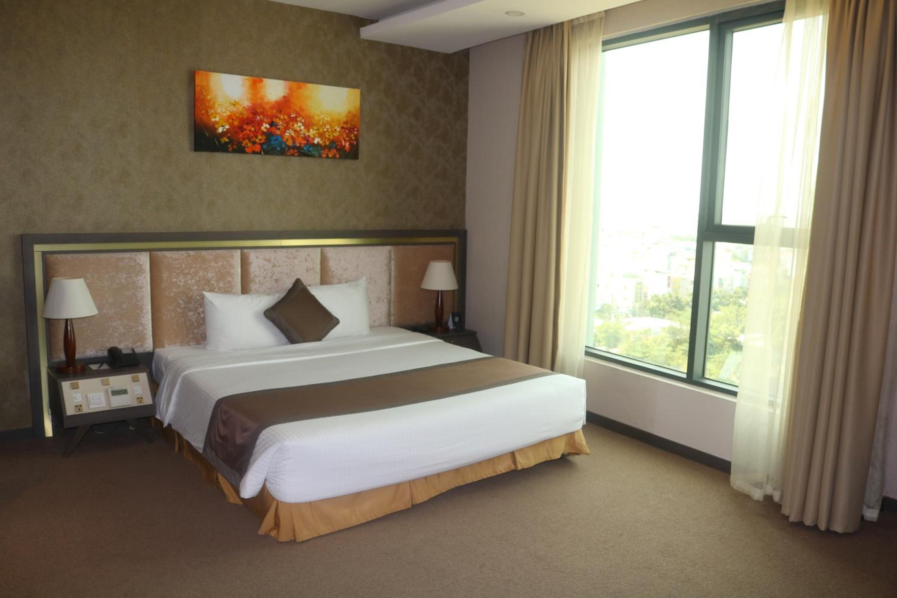 Deluxe Double Room thumbnail 6
